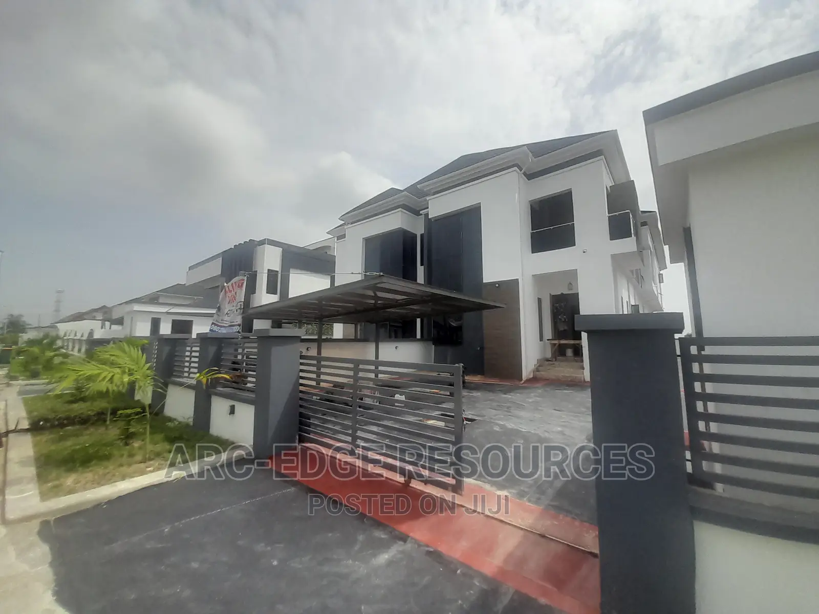 5bdrm Duplex in Lekki Phase 1 for sale in Lekki Phase 1