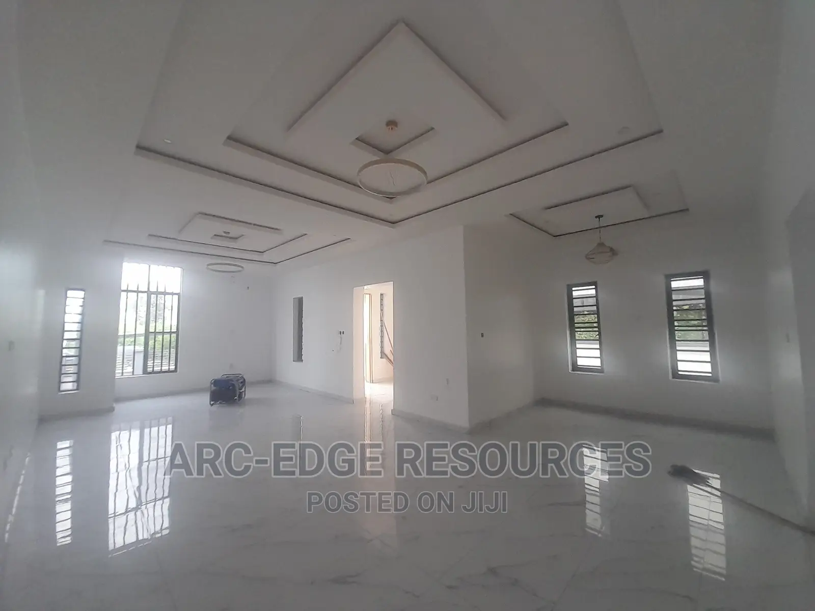 5bdrm Duplex in Lekki Phase 1 for sale in Lekki Phase 1