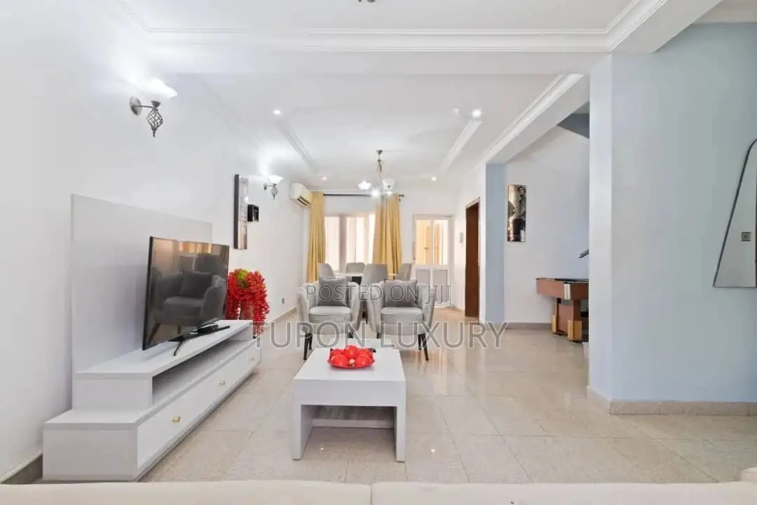 Most Affordable Party House in Lekki: 4bedroom Duplex. in Lekki Phase 1