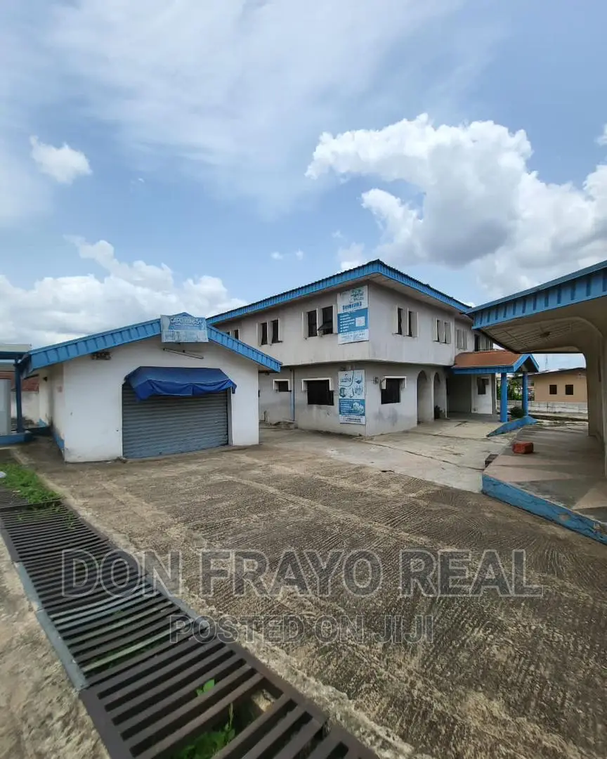 Petrol Station With Offices on Challenge Expressway for Sale in CHallenge / Ibadan