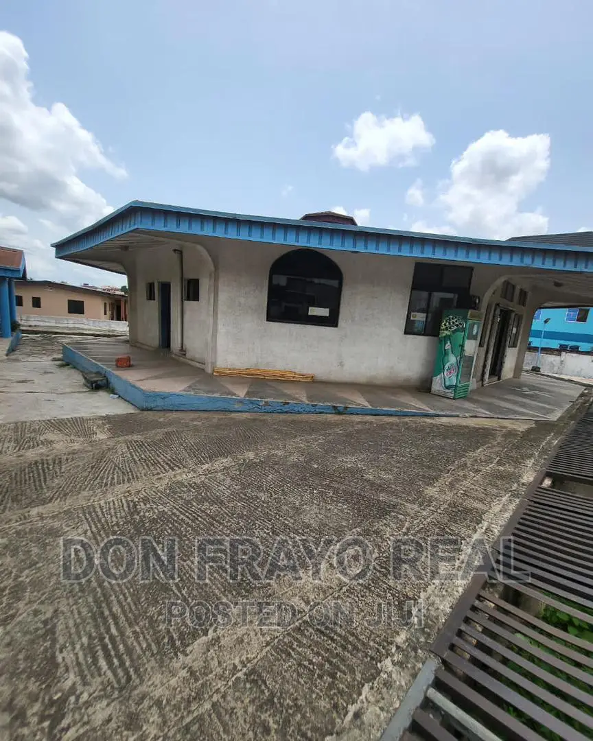 Petrol Station With Offices on Challenge Expressway for Sale in CHallenge / Ibadan
