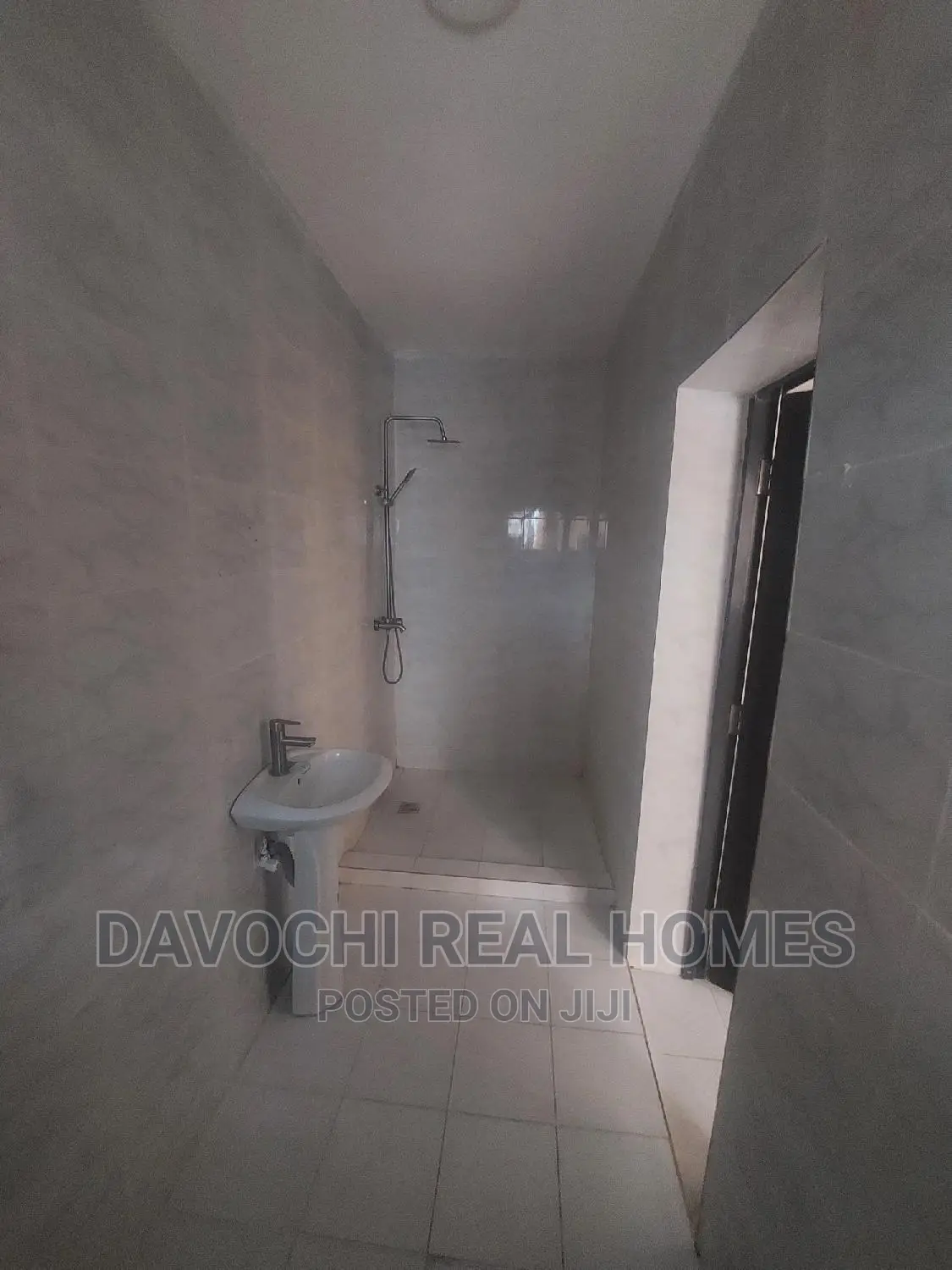 3bdrm Apartment in Orchid Road, Lekki for rent in Lekki