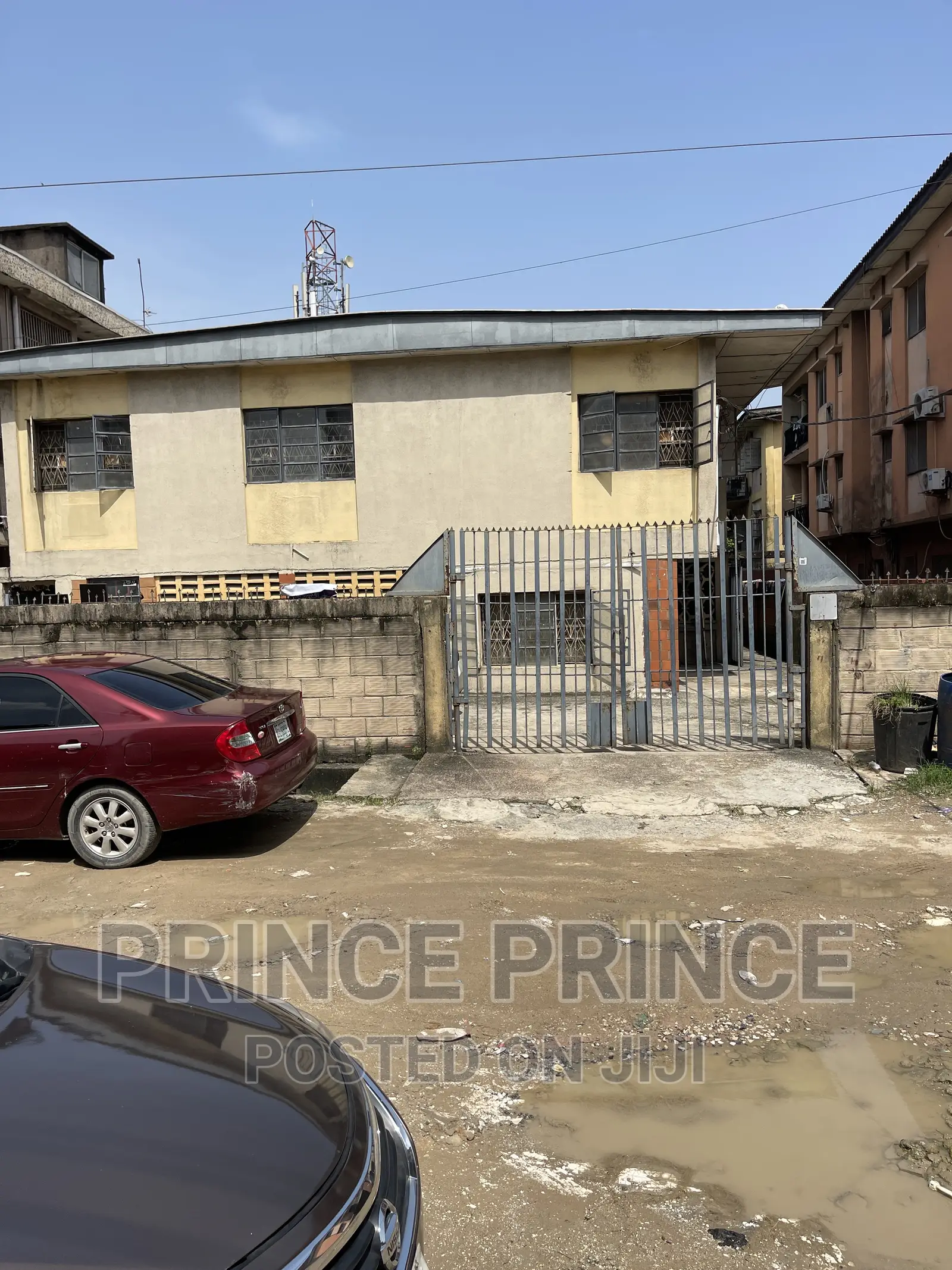 3bdrm Block of Flats in Surulere for sale in Surulere