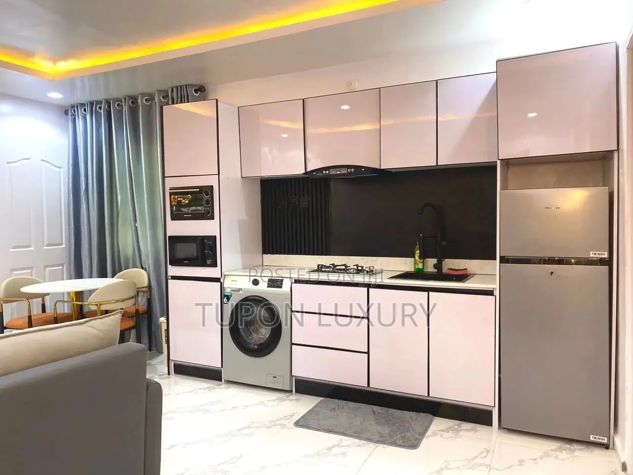 Clean Luxury 1 Bedroom Apartment. in Lekki Phase 1