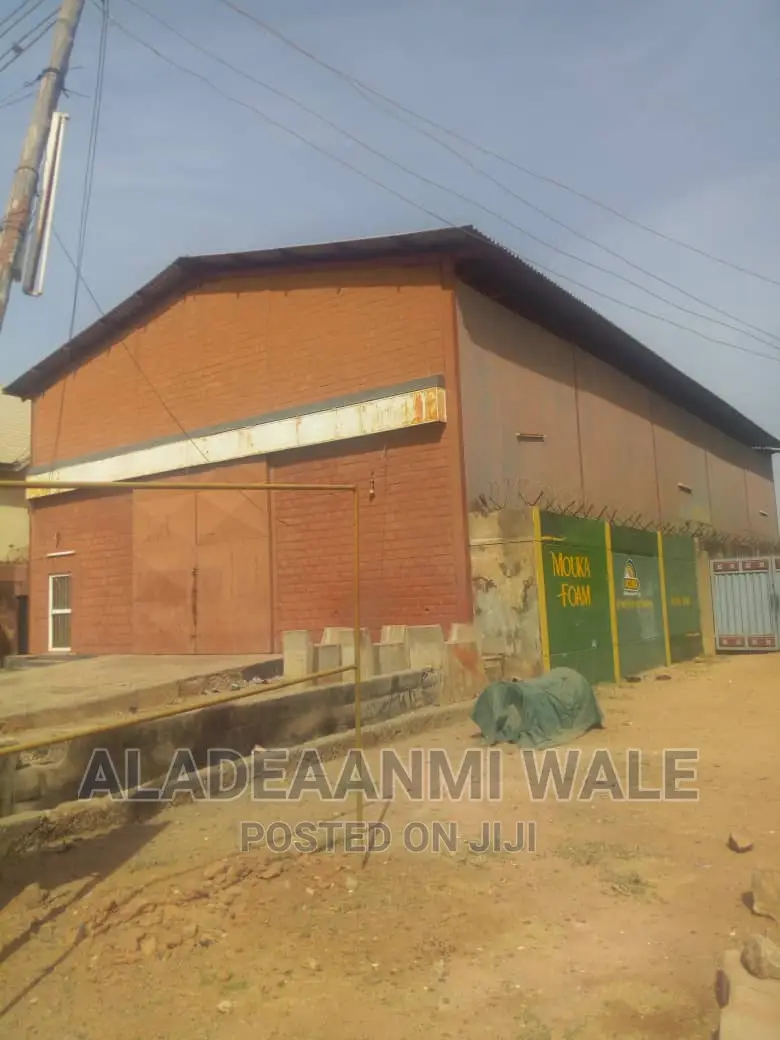 Warehouse on 800sqm Piece of Land for Sale in Kd C of O in Kaduna / Kaduna State