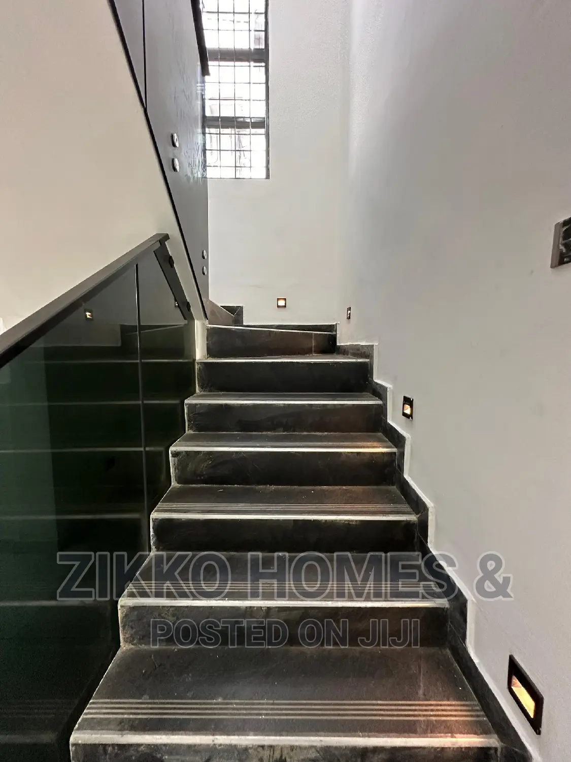 5bdrm Duplex in Lekki for sale in Lekki Phase 1