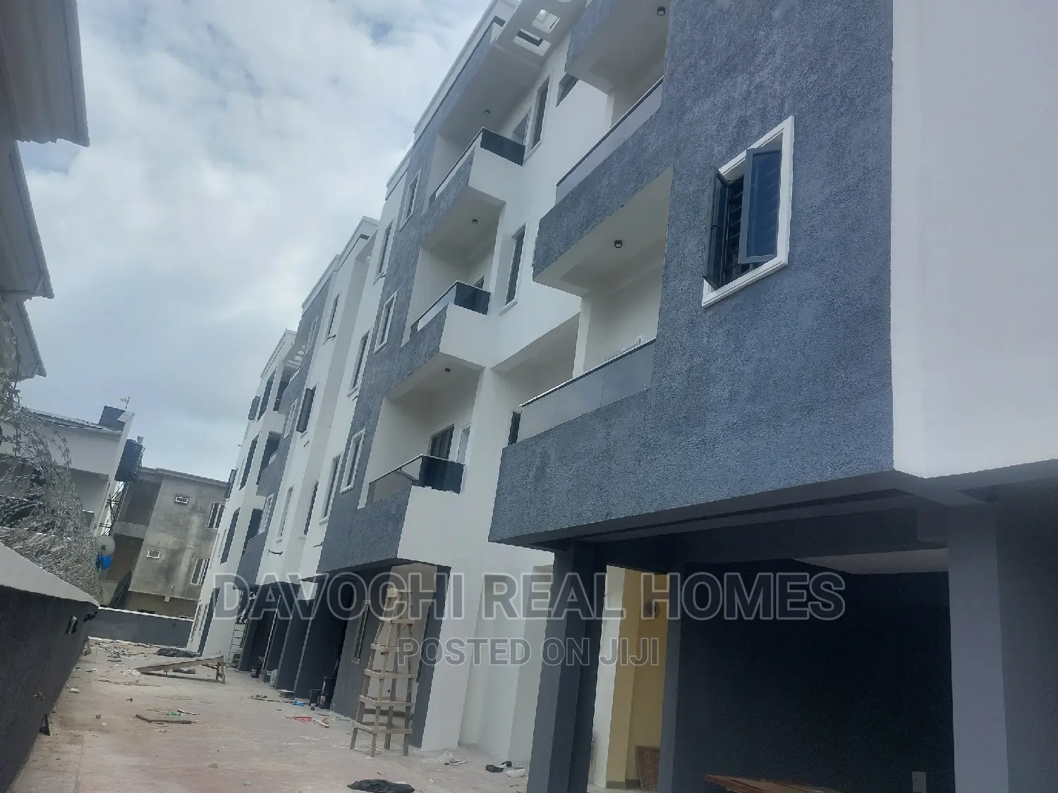 3bdrm Apartment in Chevron, Lekki for sale in Lekki