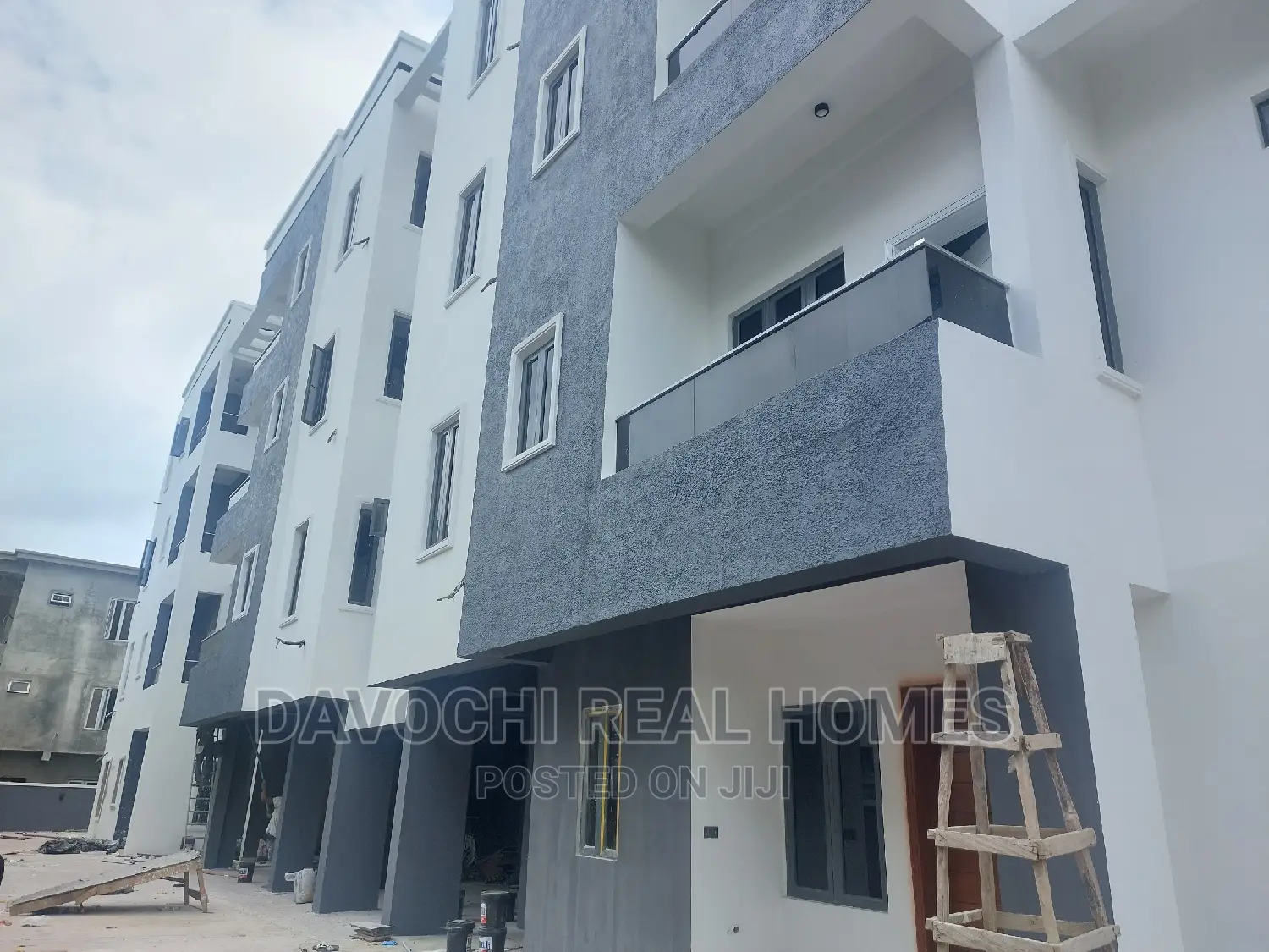 3bdrm Apartment in Chevron, Lekki for sale in Lekki