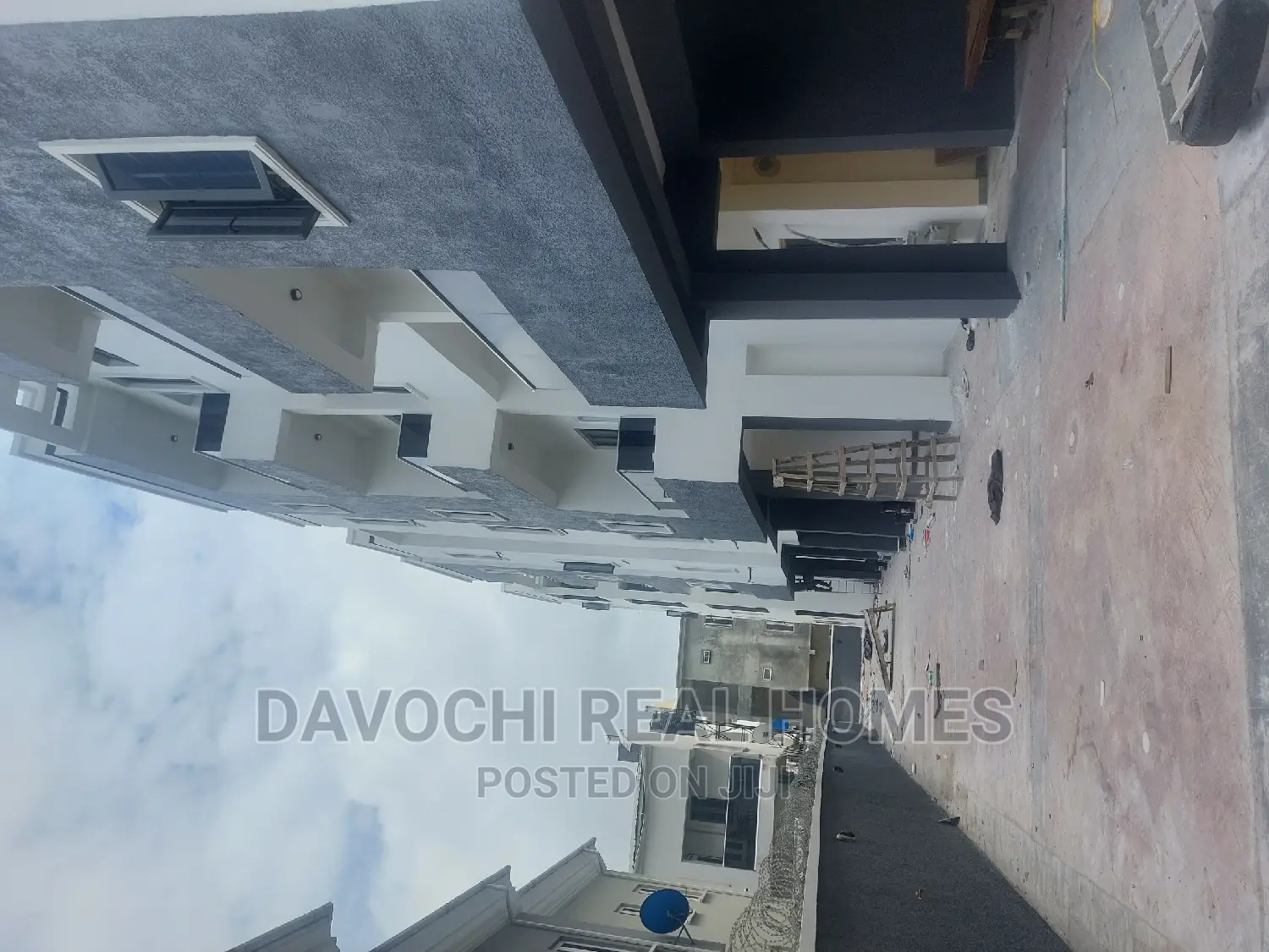 3bdrm Apartment in Chevron, Lekki for sale in Lekki