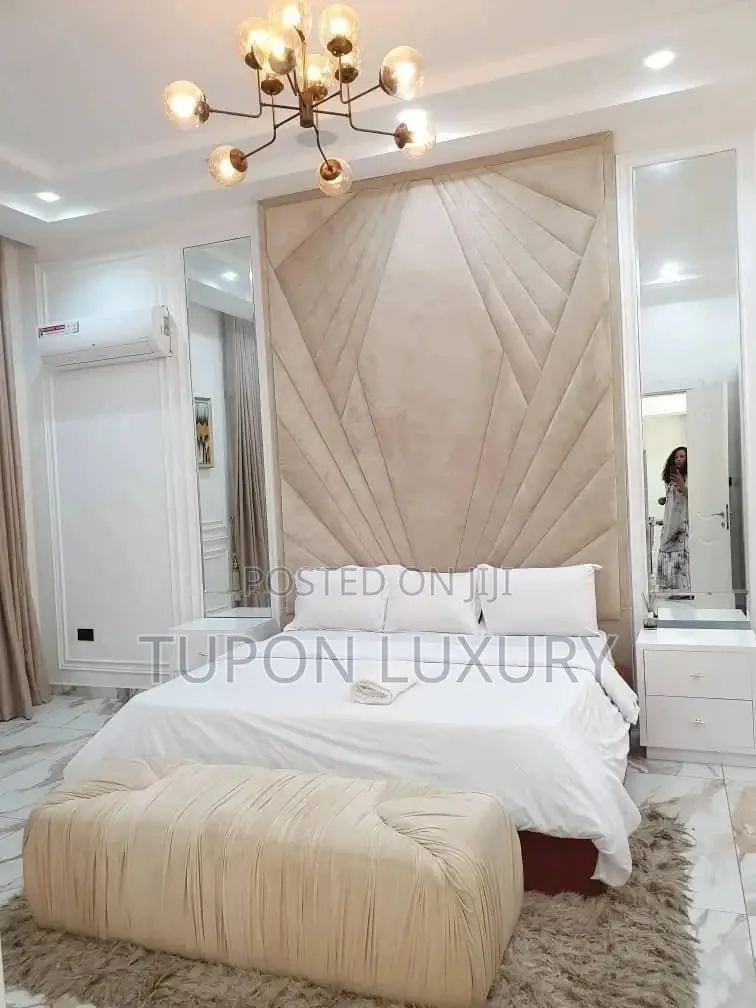 3 Bedrooms Apartment Penthouse Waterfront Lekki Phase One in Lekki Phase 1