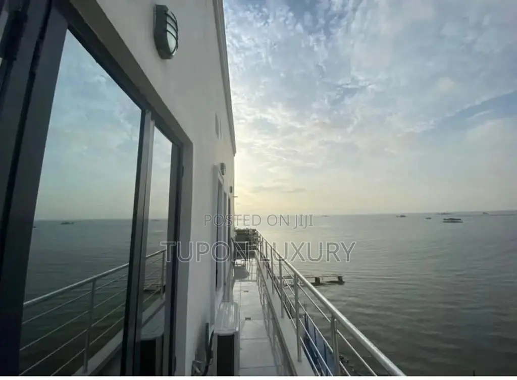 3 Bedrooms Apartment Penthouse Waterfront Lekki Phase One in Lekki Phase 1