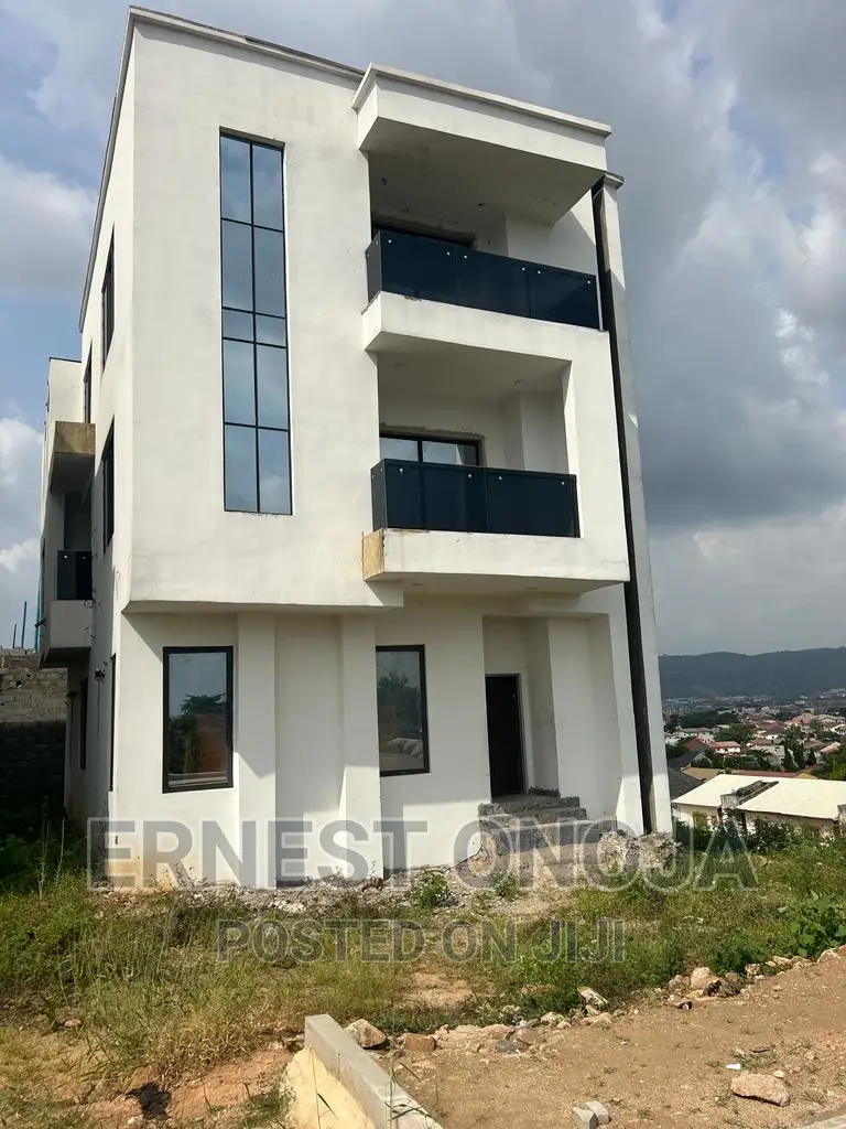 5bdrm Duplex In Mini Estate, Gwarinpa For Sale in Gwarinpa