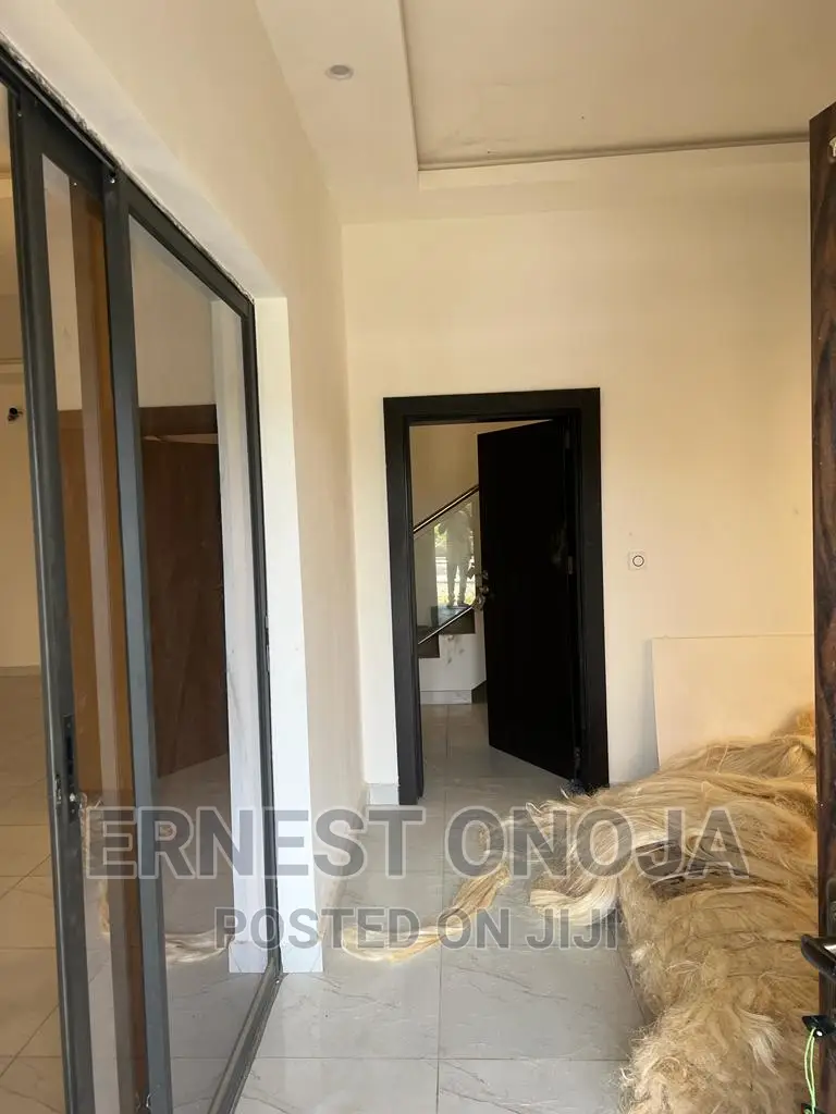 5bdrm Duplex In Mini Estate, Gwarinpa For Sale in Gwarinpa