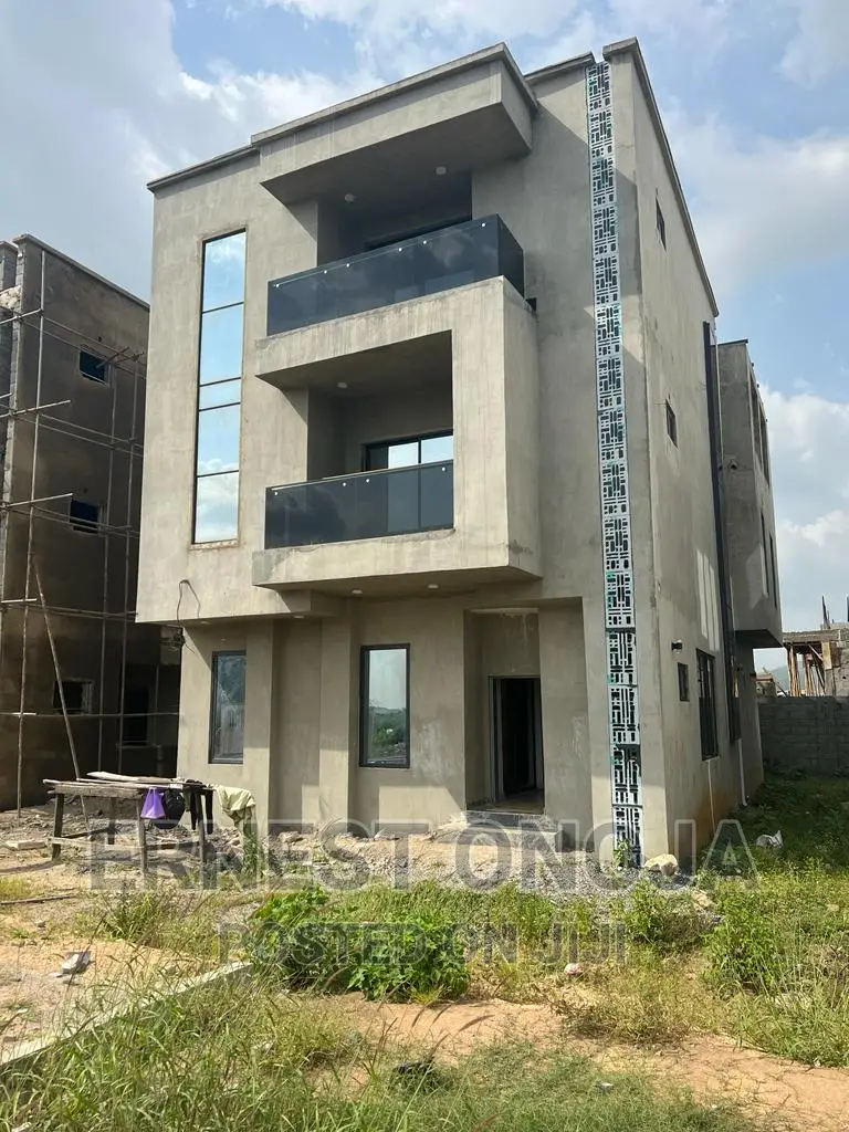 5bdrm Duplex In Mini Estate, Gwarinpa For Sale in Gwarinpa