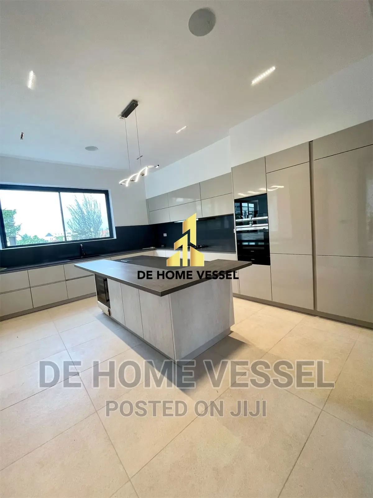 5bdrm Duplex in Banana Island for sale in Banana Island