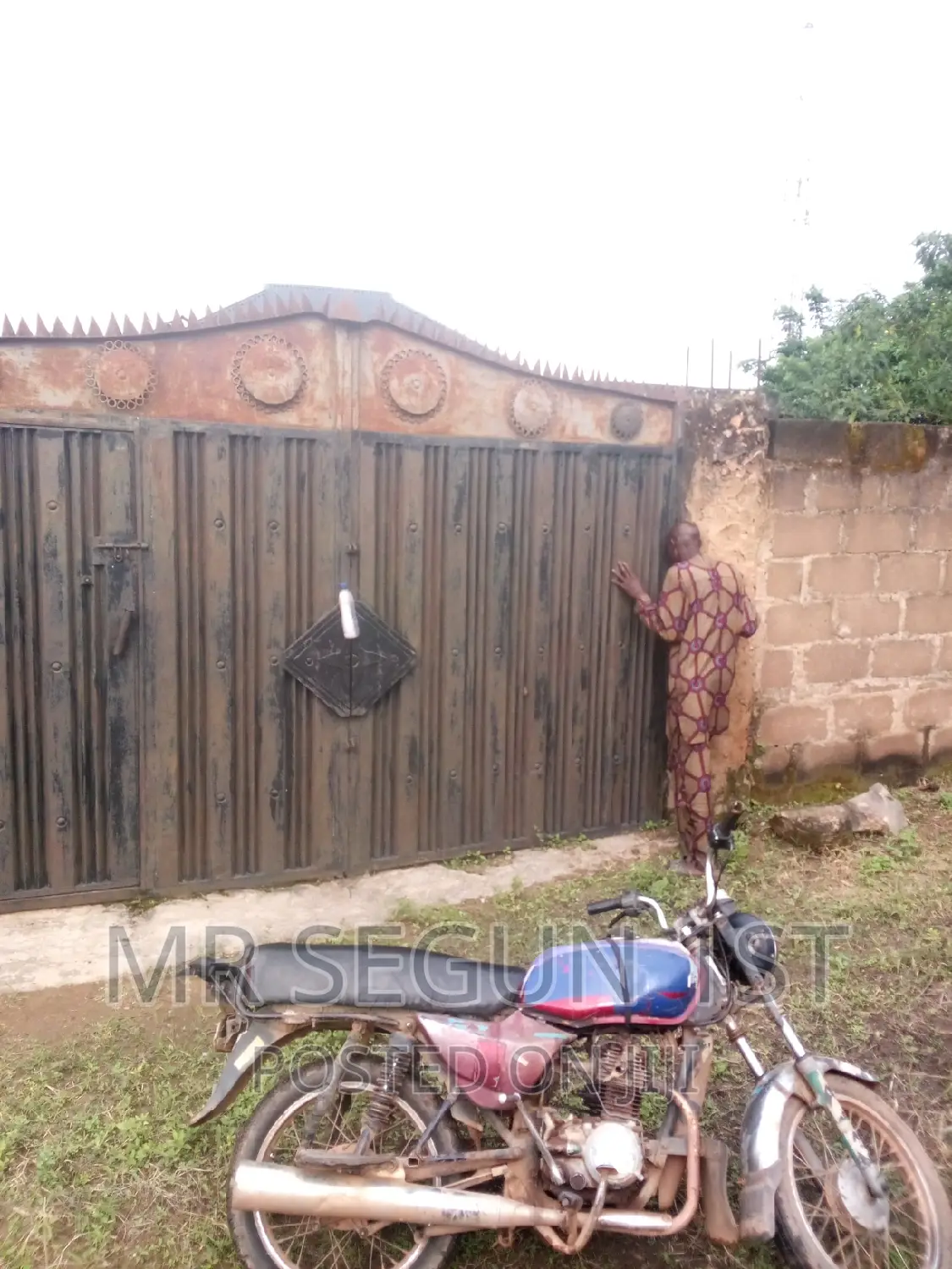 3bdrm Bungalow in Treasure Estate Off for sale in Akala Express
