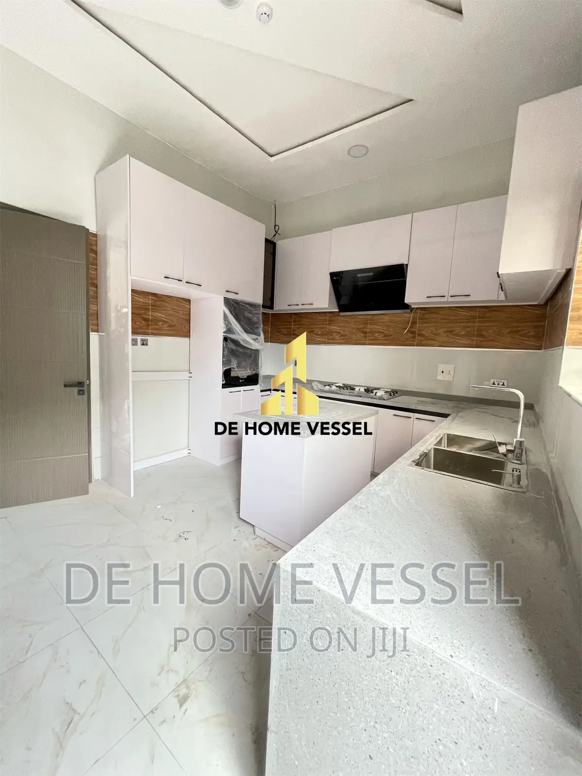 4bdrm Townhouse/Terrace in Ikate for sale in Ikate