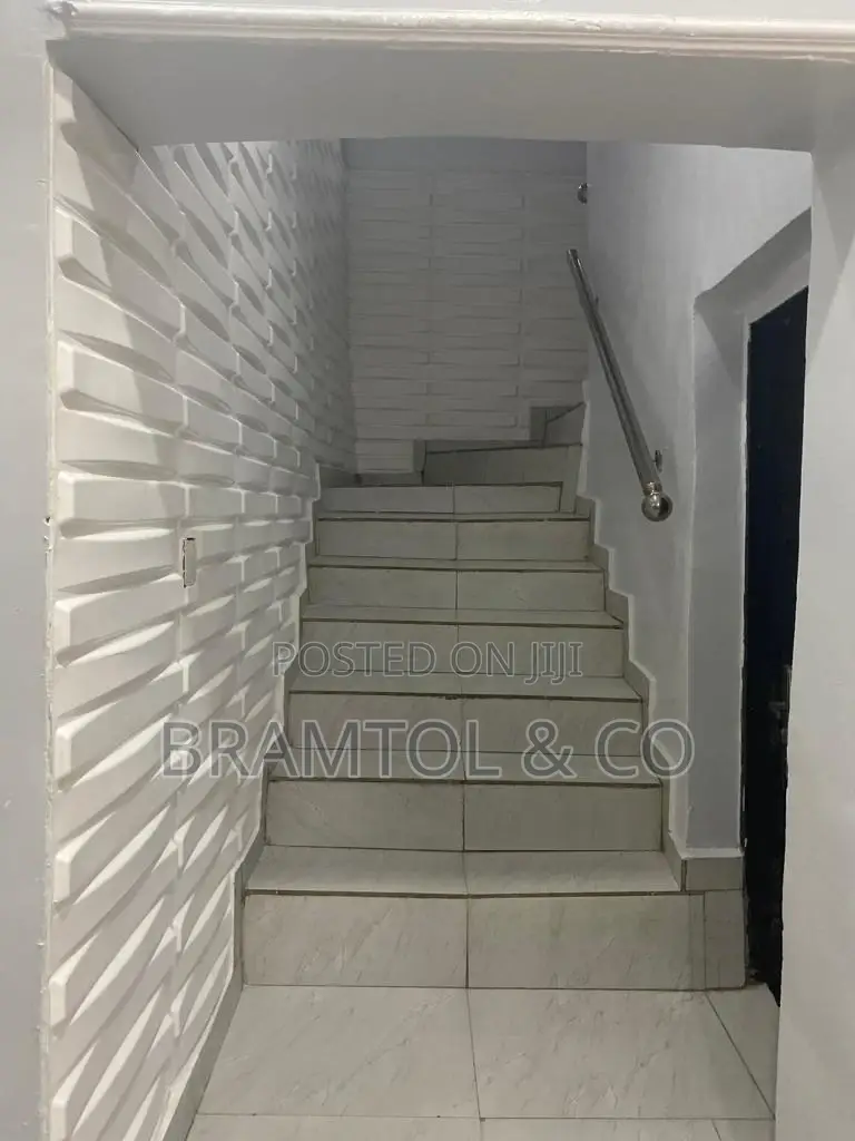 Furnished 4bdrm Townhouse / Terrace in Idu for rent in Idu