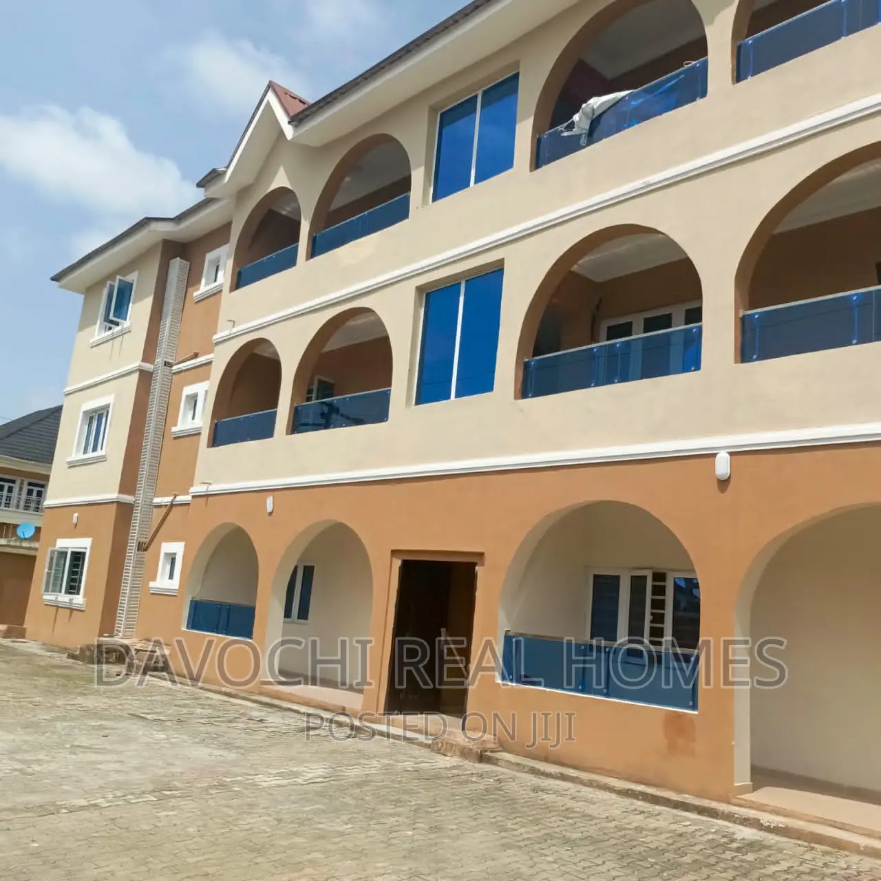 3bdrm Apartment in Ikota Villa Estate, Lekki for rent in Lekki