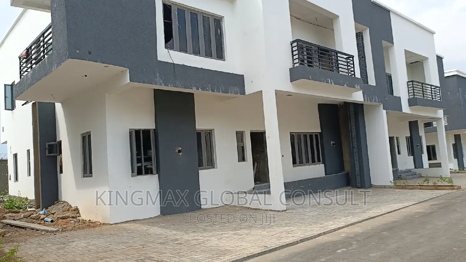 5bdrm Duplex in Life Camp for sale in Life Camp