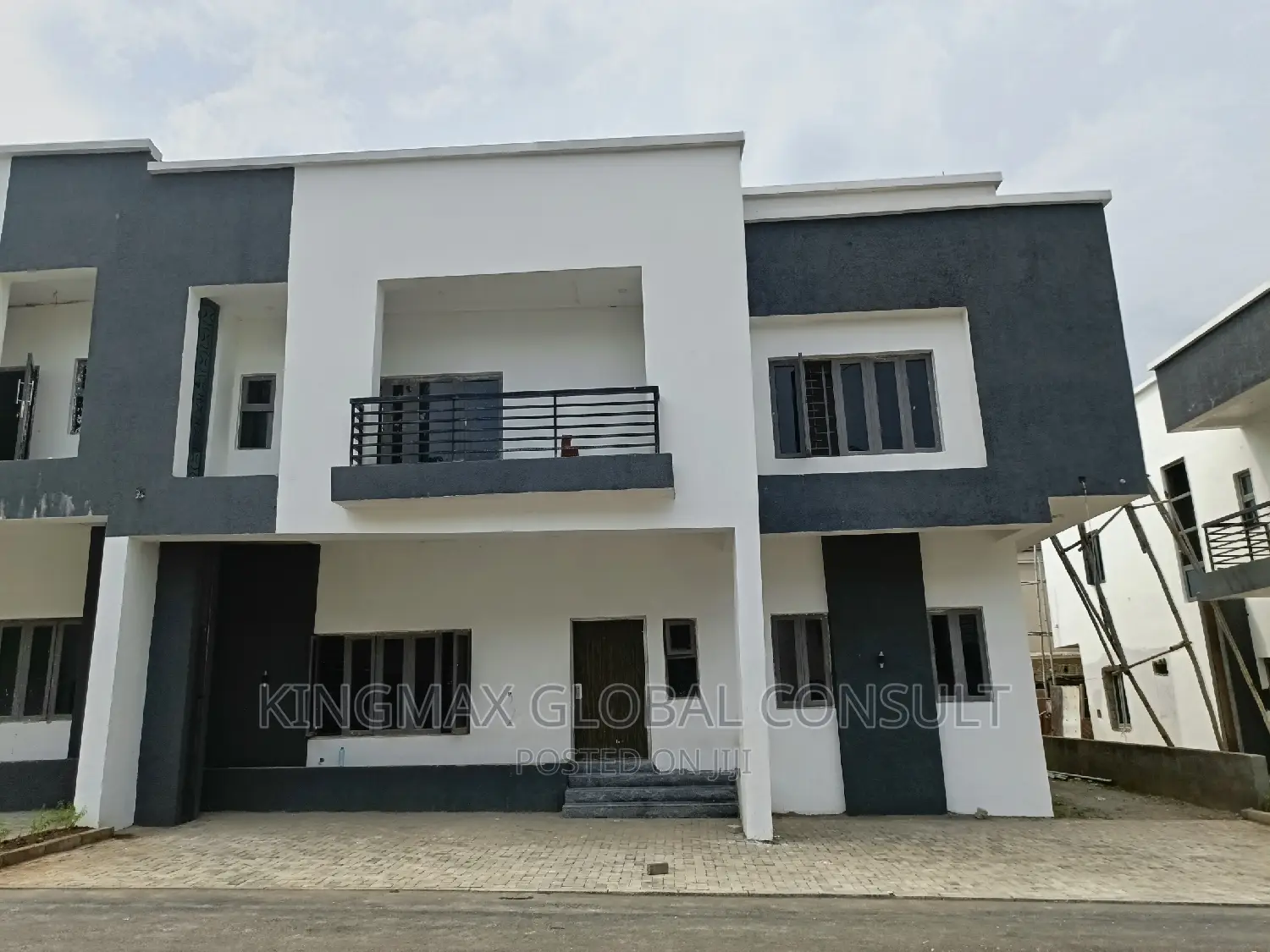 5bdrm Duplex in Life Camp for sale in Life Camp