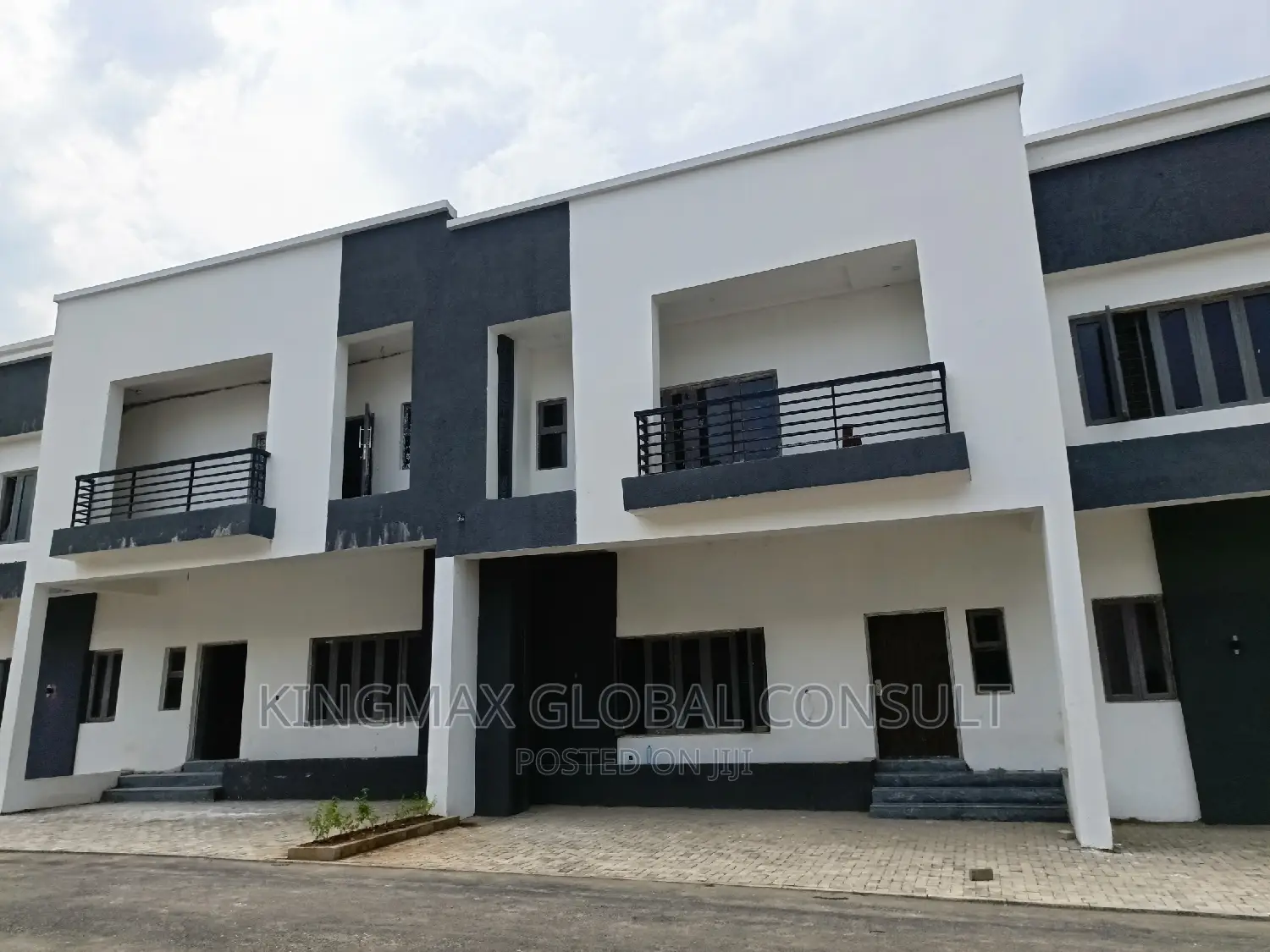 5bdrm Duplex in Life Camp for sale in Life Camp