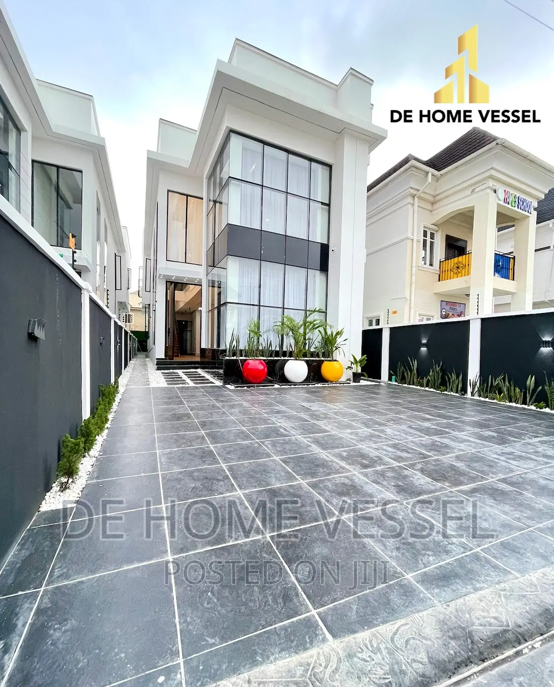 5bdrm Duplex in Ikota for sale in Ikota