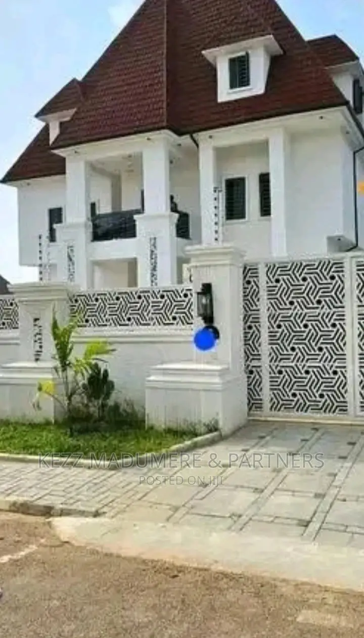 6bdrm Duplex in Gwarinpa Extension , for sale in Gwarinpa