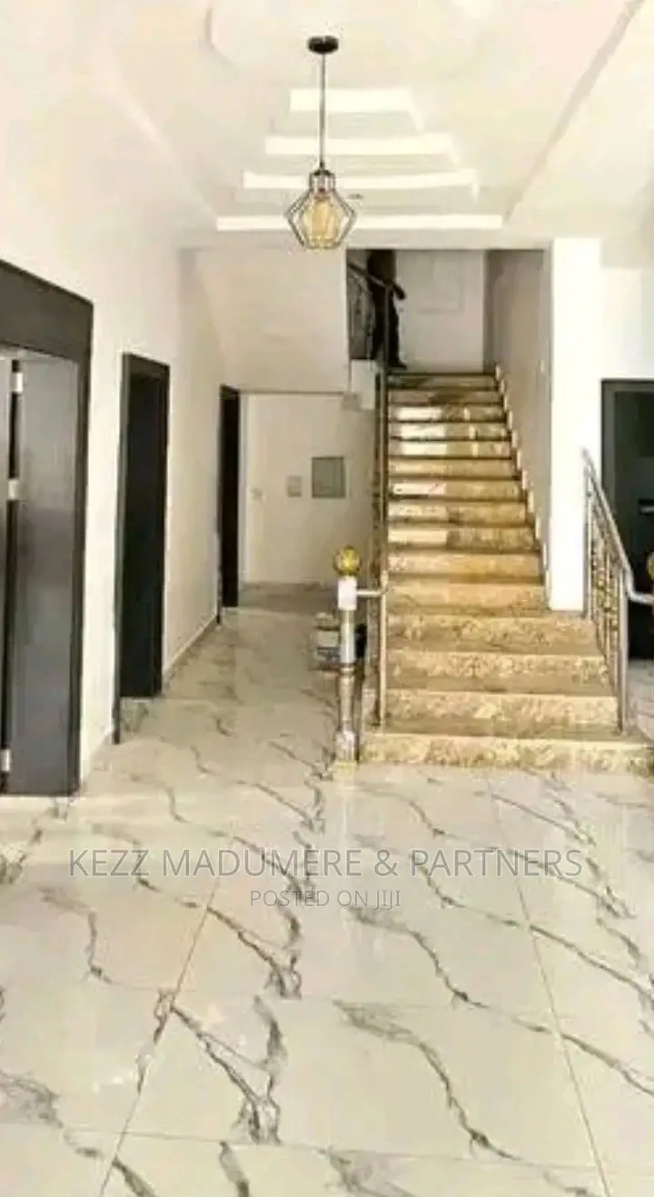 6bdrm Duplex in Gwarinpa Extension , for sale in Gwarinpa
