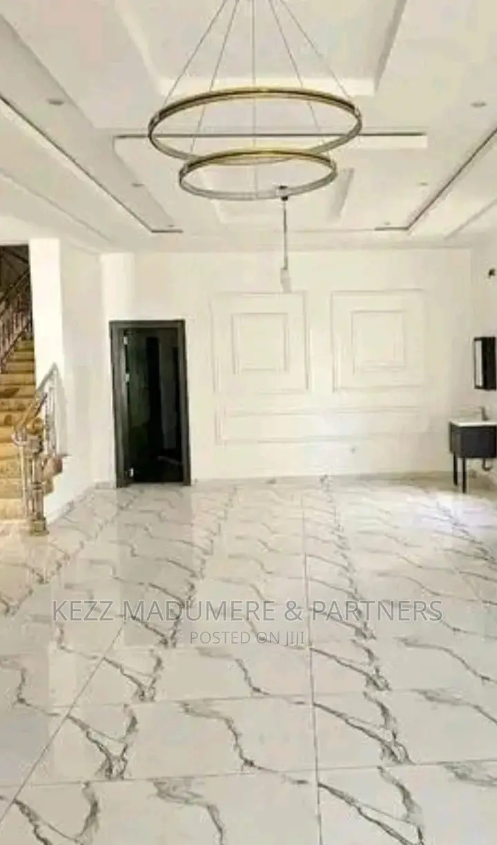 6bdrm Duplex in Gwarinpa Extension , for sale in Gwarinpa