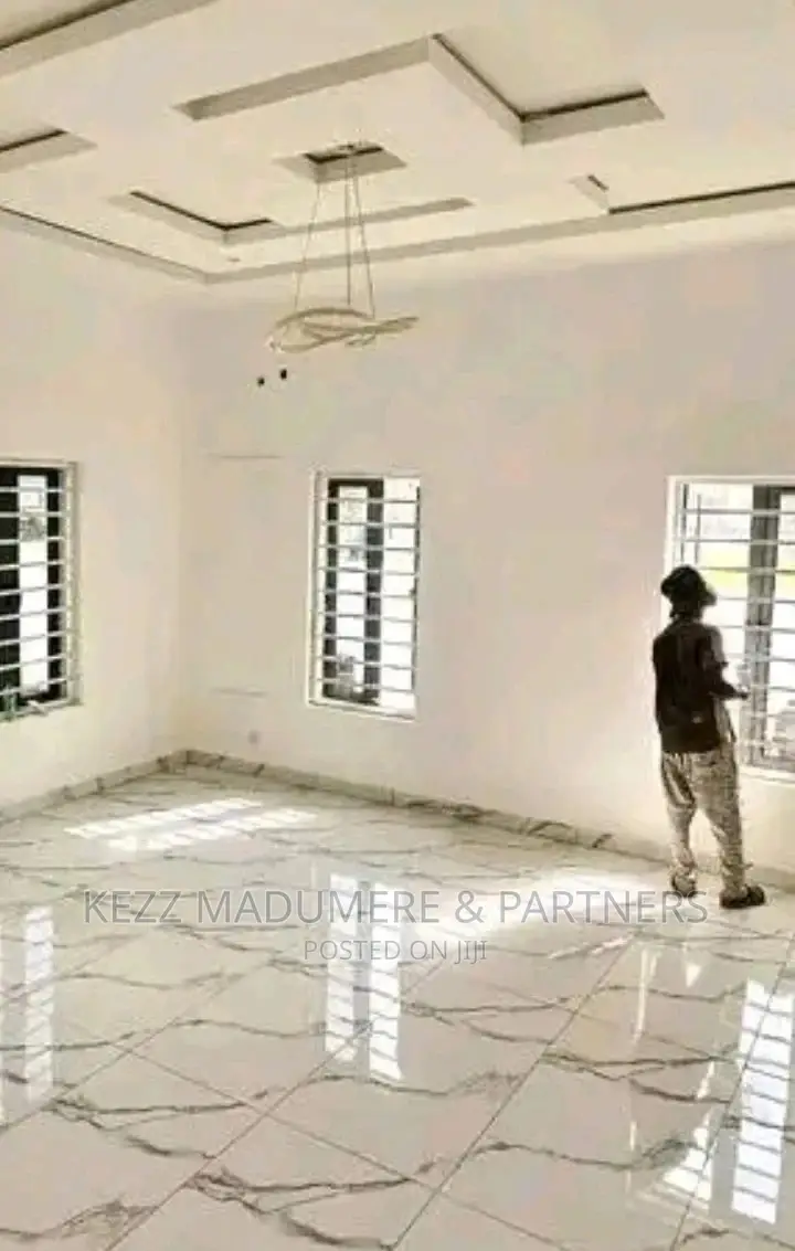 6bdrm Duplex in Gwarinpa Extension , for sale in Gwarinpa