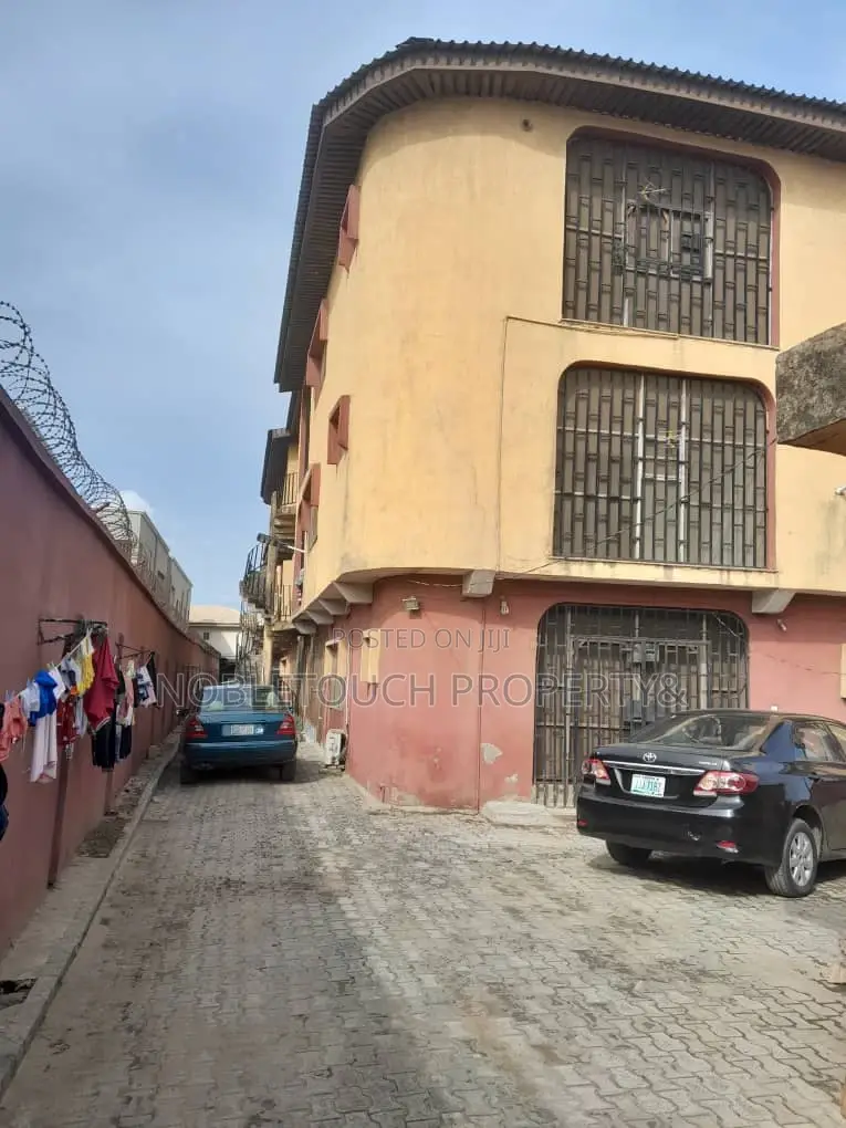 3bdrm Block of Flats in Okota -Ago Palace for sale in Ago Palace
