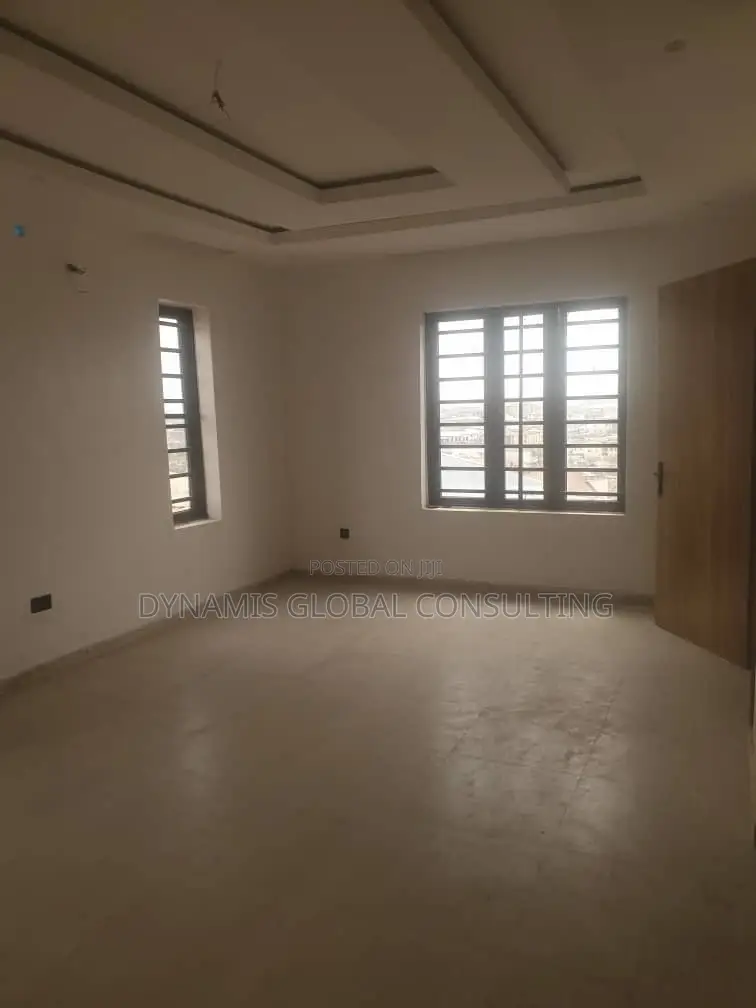 Furnished 3bdrm Block of Flats in Magodo Phase 2 for rent in GRA Phase 2 Shangisha