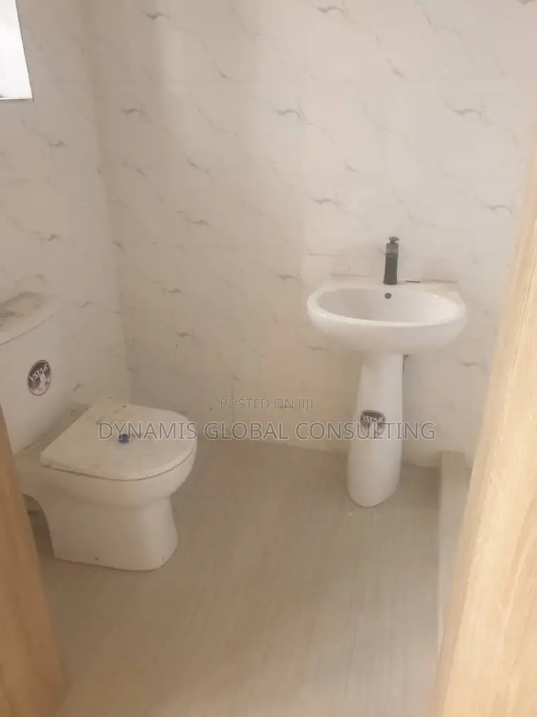 Furnished 3bdrm Block of Flats in Magodo Phase 2 for rent in GRA Phase 2 Shangisha