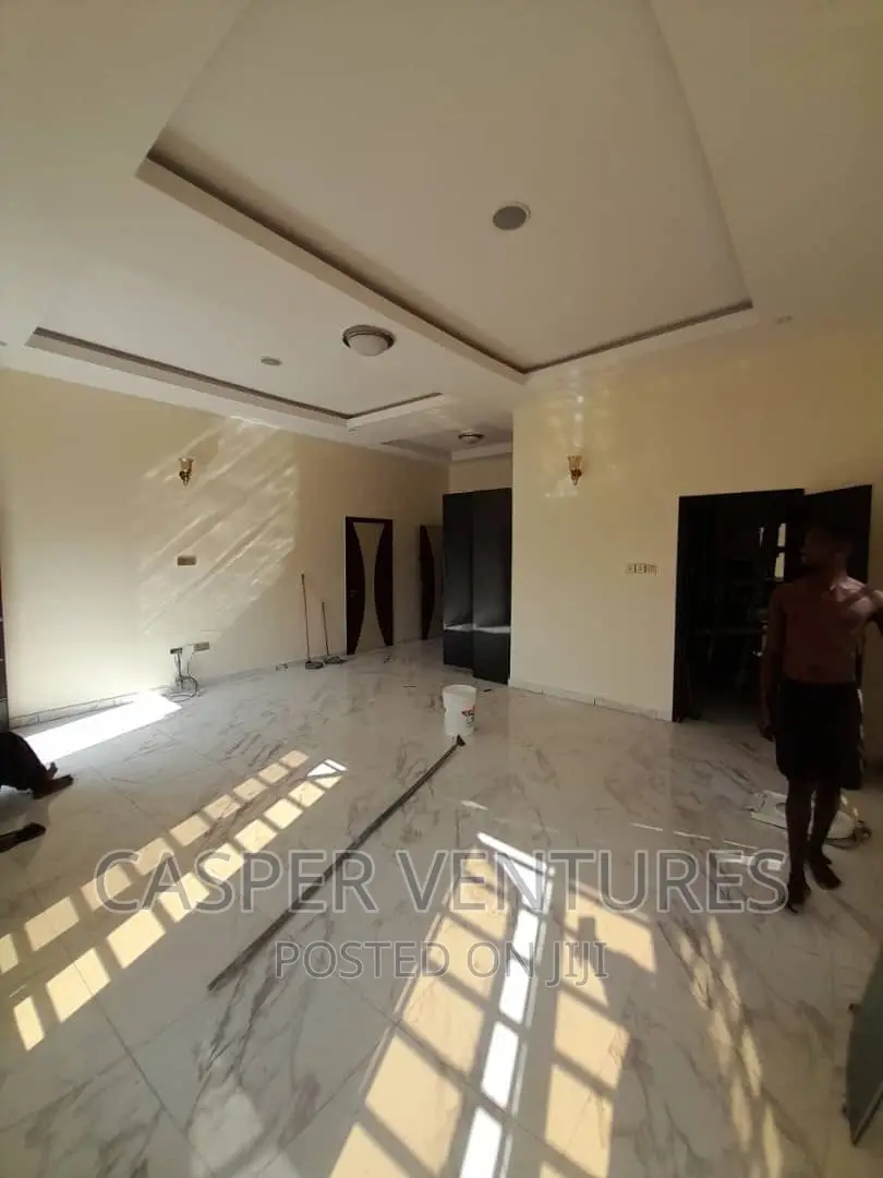 4bdrm Duplex in Chevron for rent in Chevron