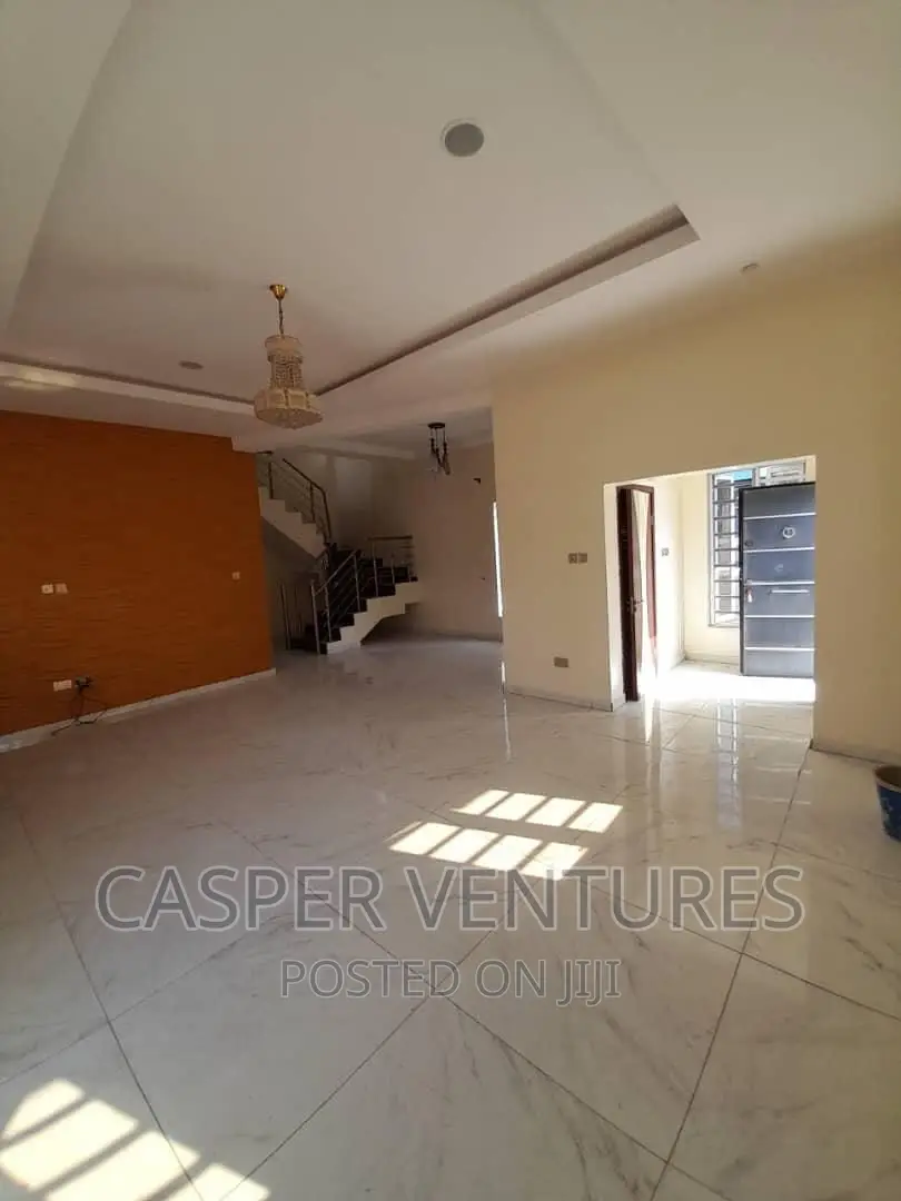 4bdrm Duplex in Chevron for rent in Chevron