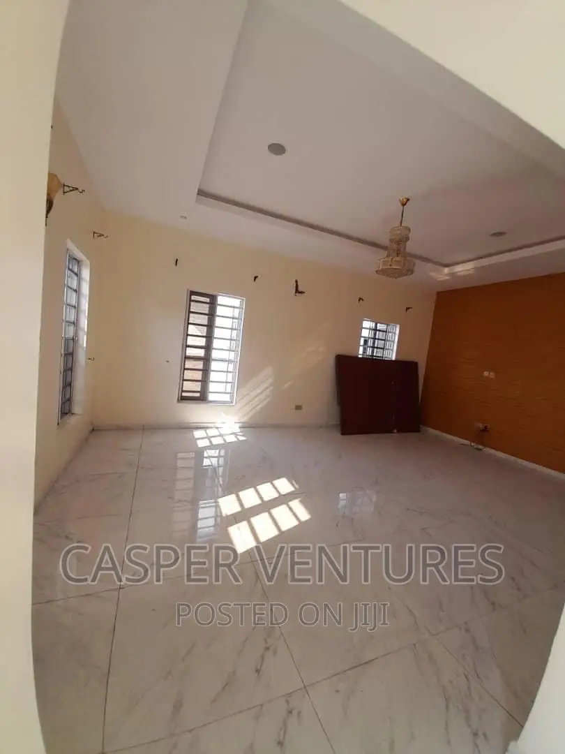 4bdrm Duplex in Chevron for rent in Chevron