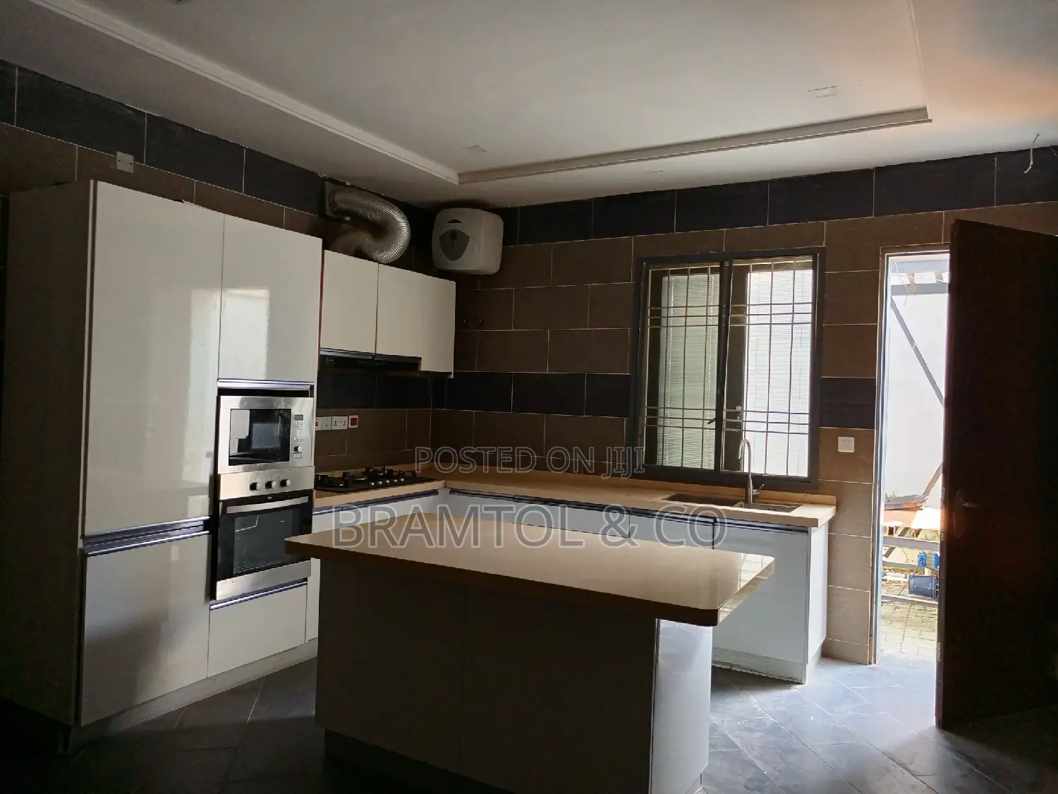 5bdrm Townhouse / Terrace in Guzape District for rent in Guzape District