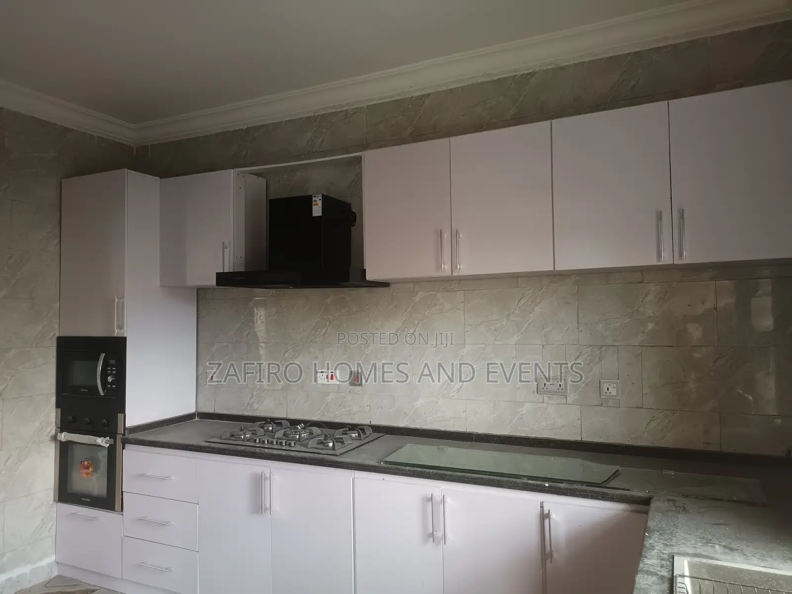 5bdrm Duplex in Iyaganku, Iyanganku for sale in Iyanganku