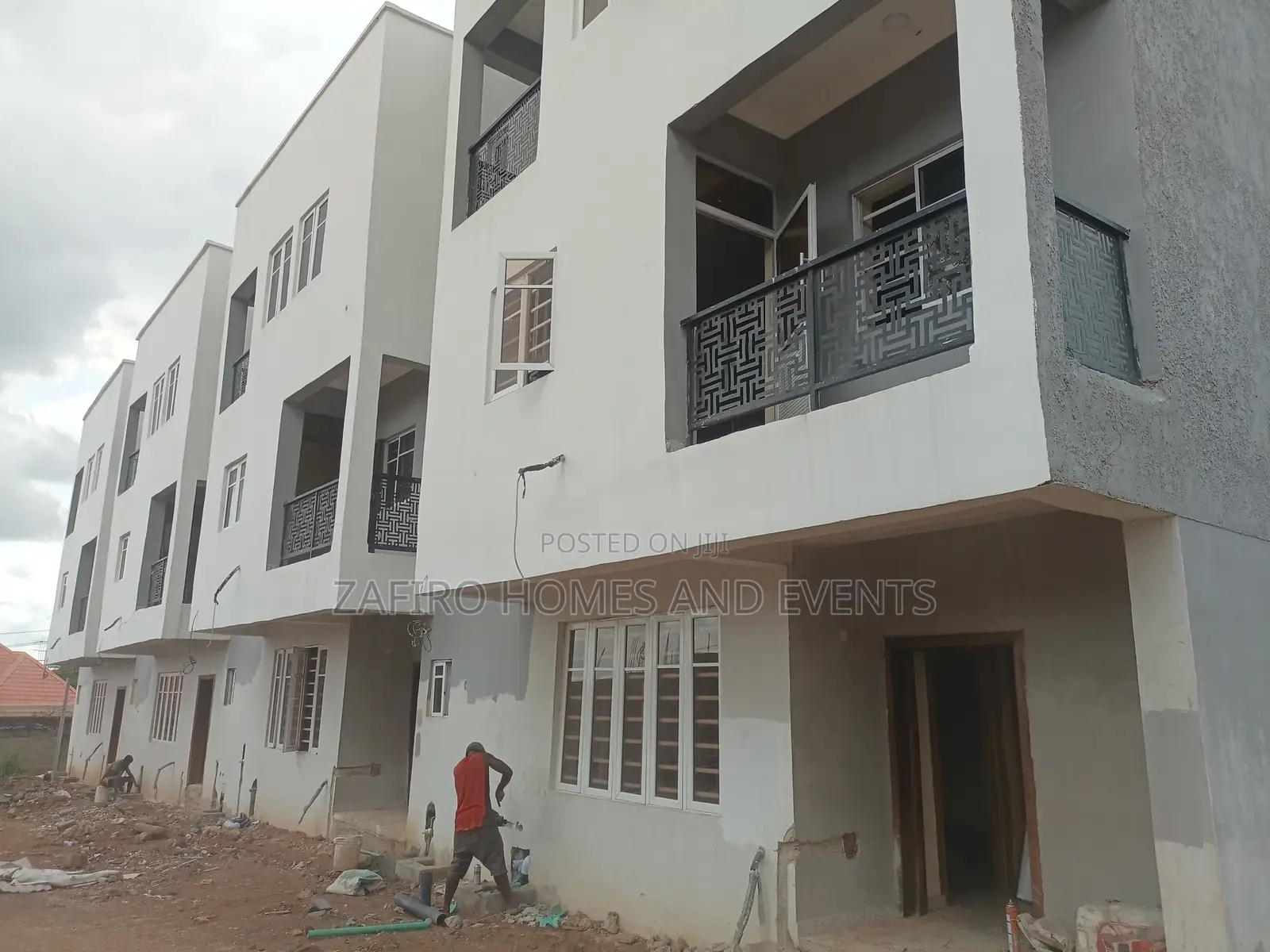 5bdrm Duplex in Iyaganku, Iyanganku for sale in Iyanganku