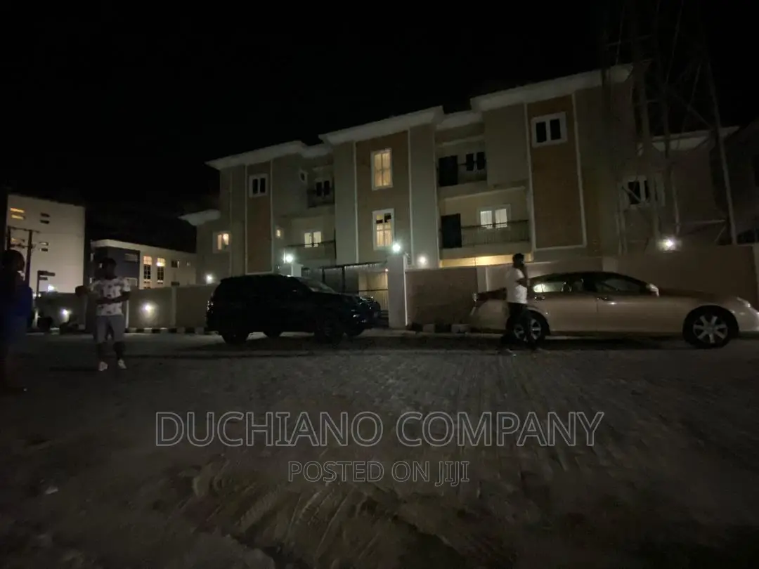 16bdrm Block of Flats in Agungi for sale in Agungi