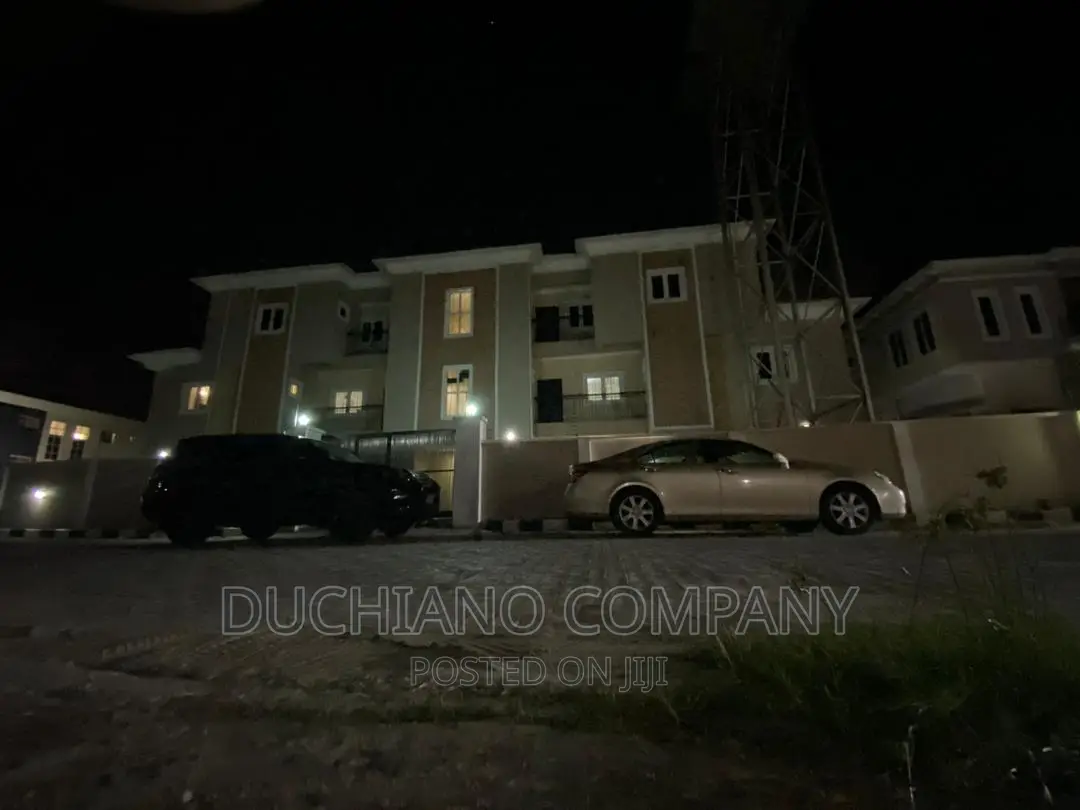 16bdrm Block of Flats in Agungi for sale in Agungi