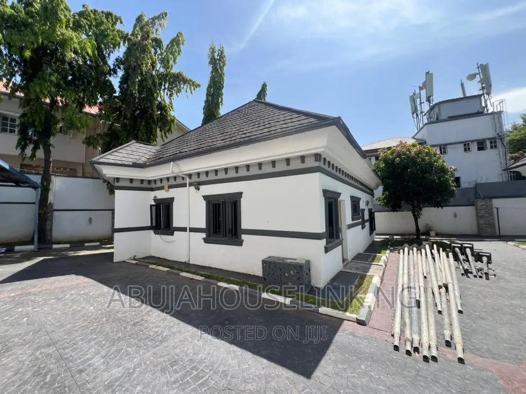 6bdrm Mansion in Maitama Main By for sale in Maitama