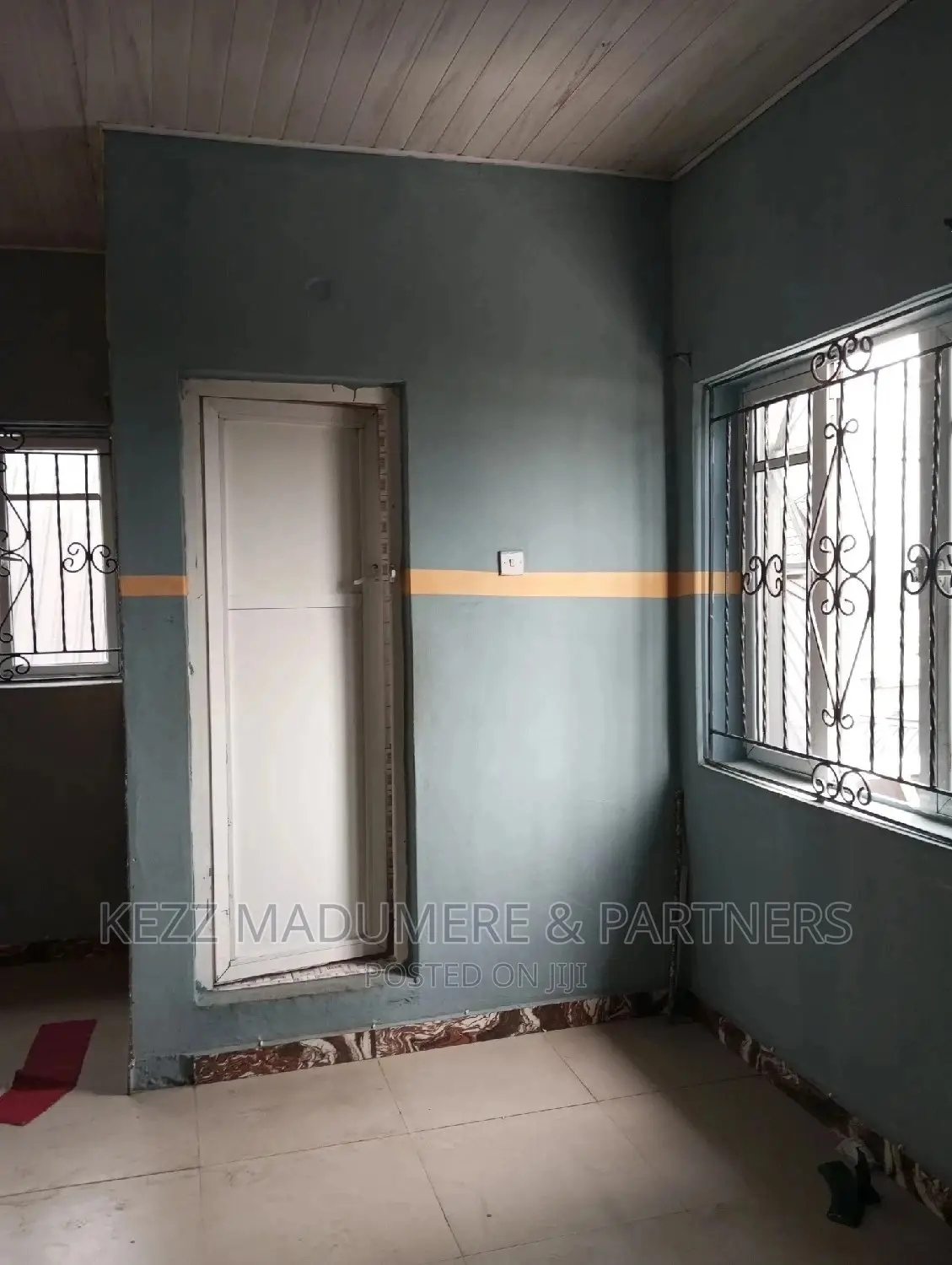 To Let : A Upstairs Sizeable Hall With Toilet in Port-Harcourt