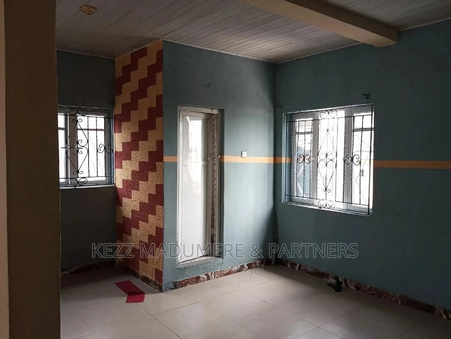 To Let : A Upstairs Sizeable Hall With Toilet in Port-Harcourt