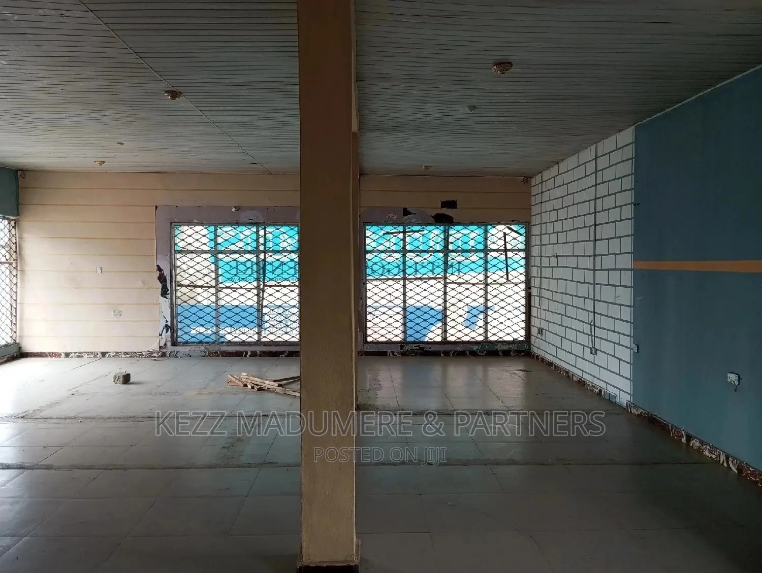 To Let : A Upstairs Sizeable Hall With Toilet in Port-Harcourt