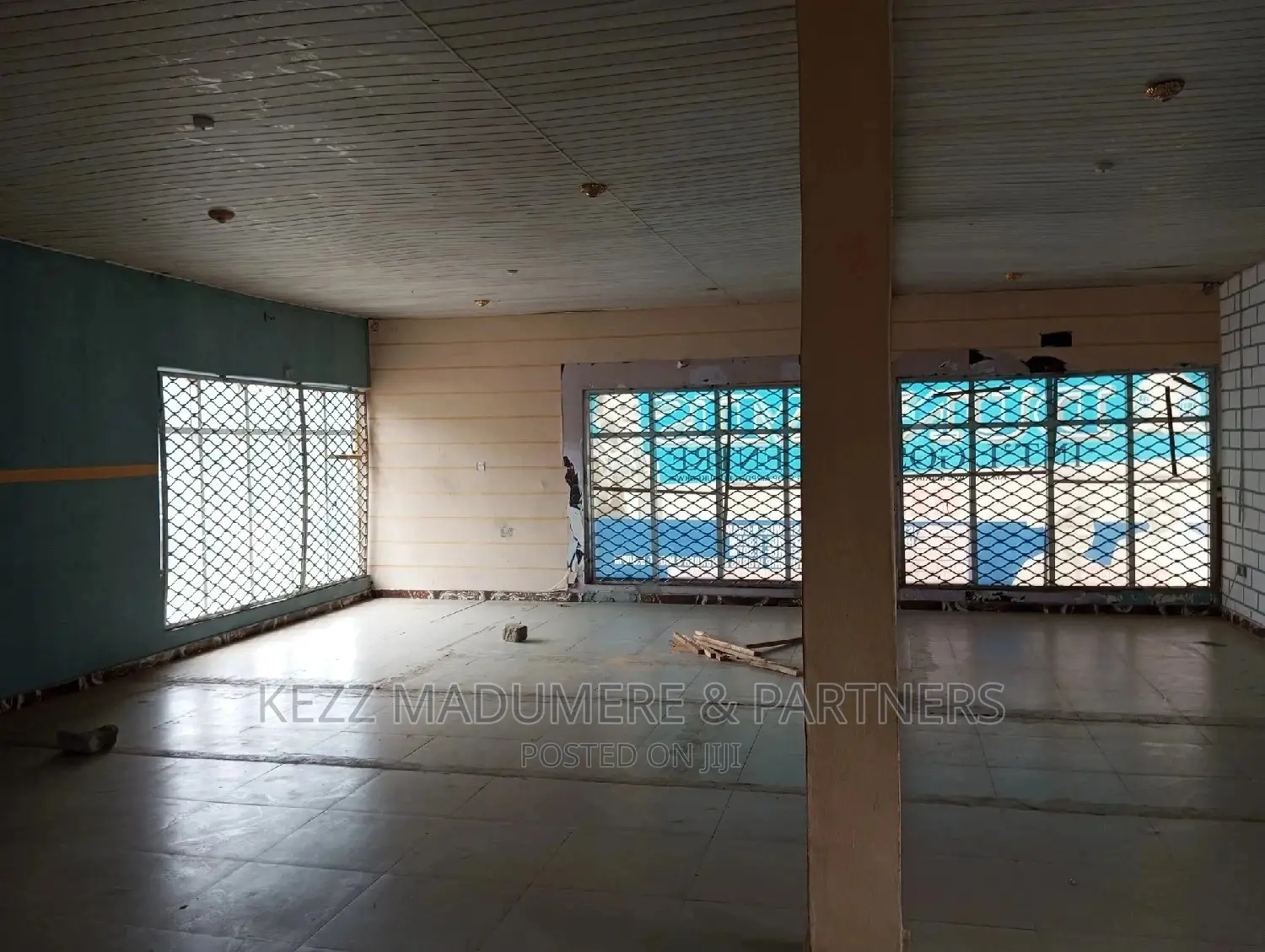 To Let : A Upstairs Sizeable Hall With Toilet in Port-Harcourt