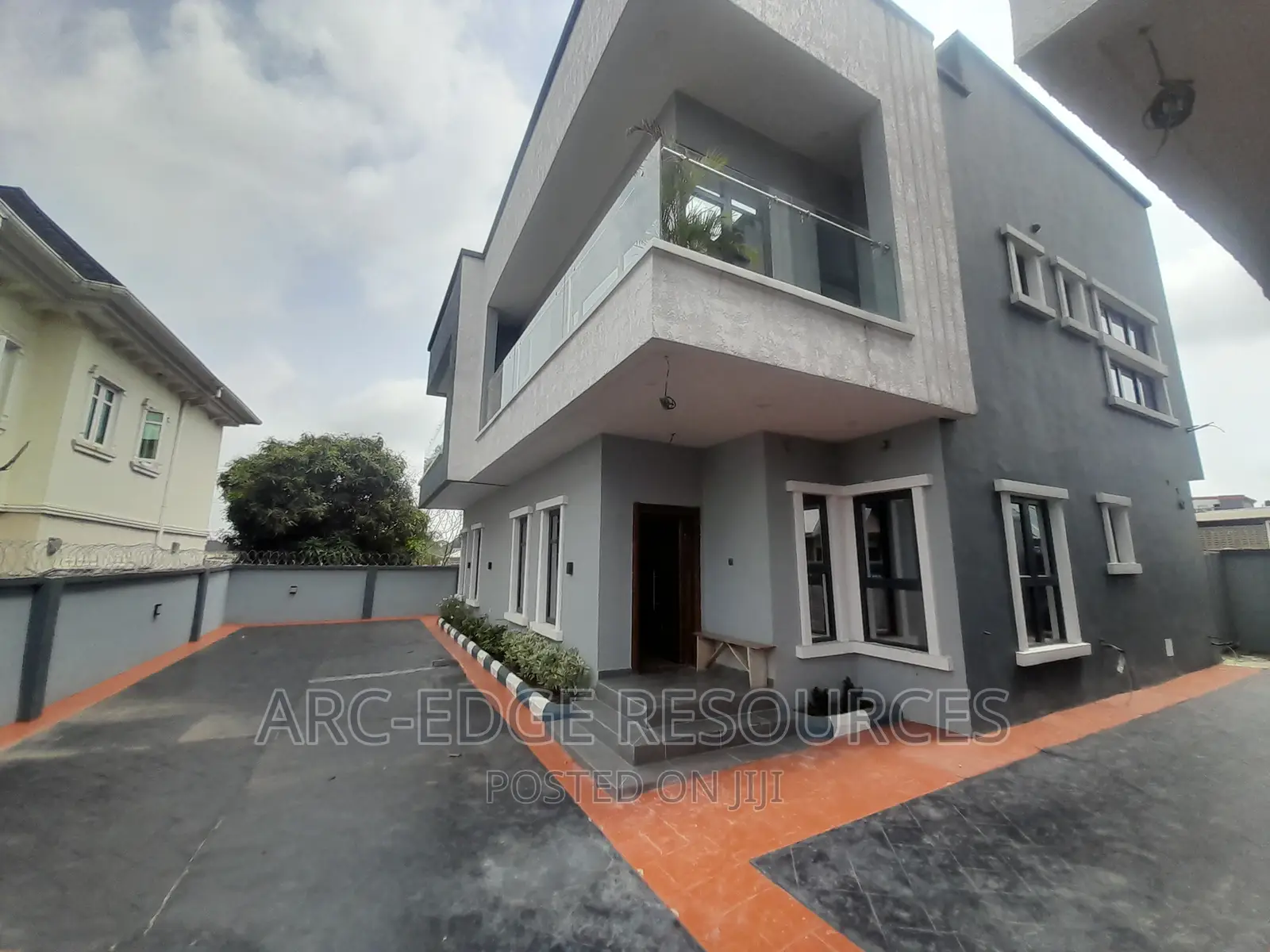 6bdrm Duplex in Ago Palace for sale in Ago Palace