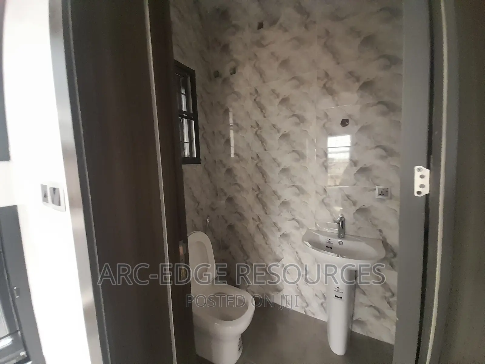 6bdrm Duplex in Ago Palace for sale in Ago Palace