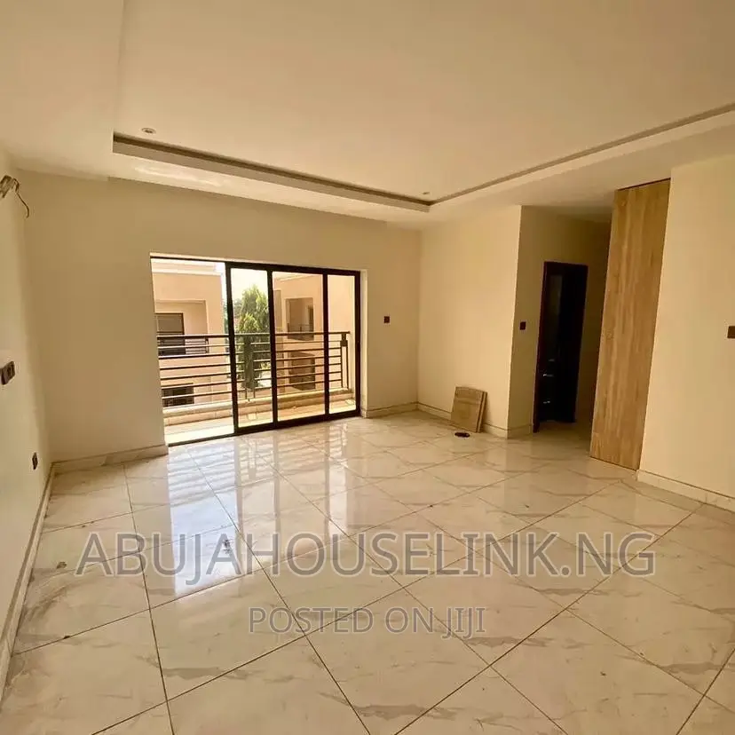 4bdrm Townhouse/Terrace in Jahi Main Abuja, Jabi for Sale in Jabi